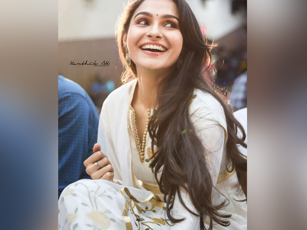 Happy Birthday Andrea Jeremiah - HD Wallpaper 