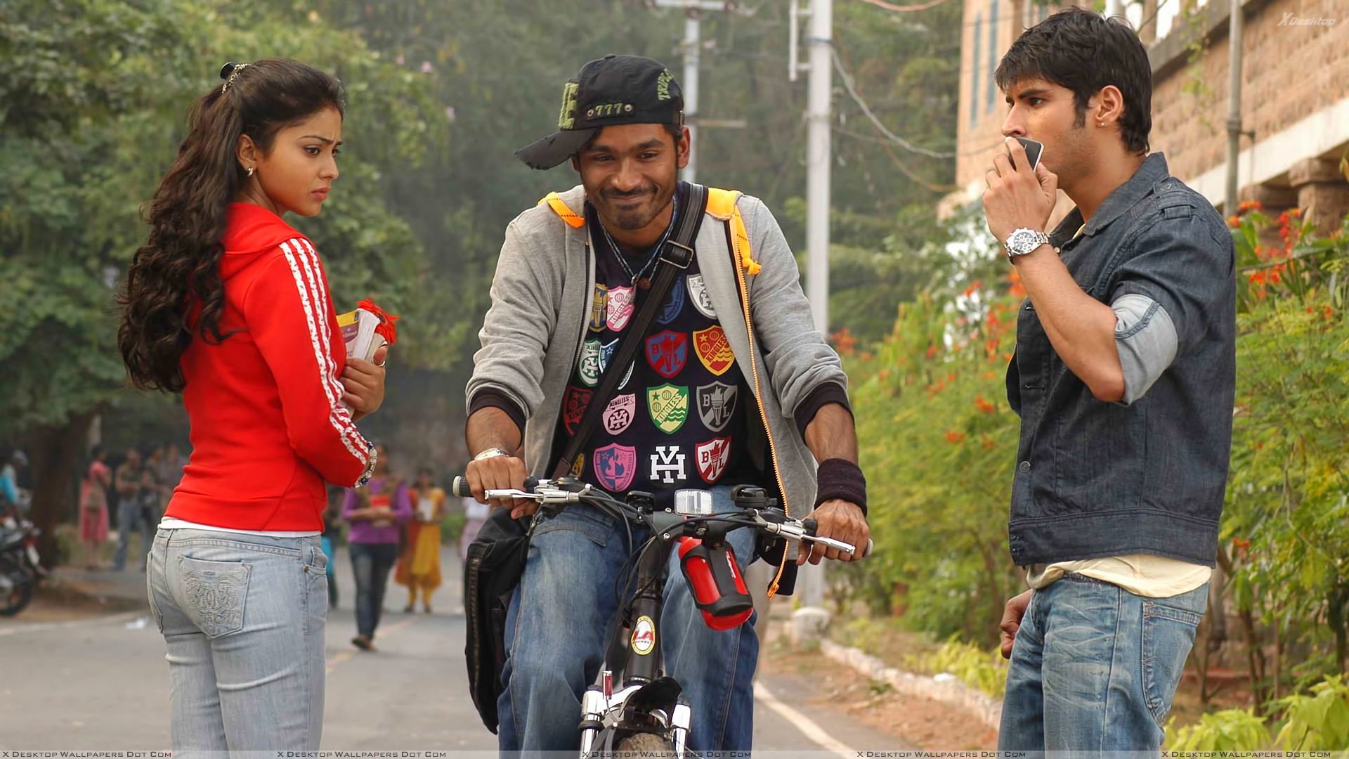 Shreya Saran In Jeans - HD Wallpaper 