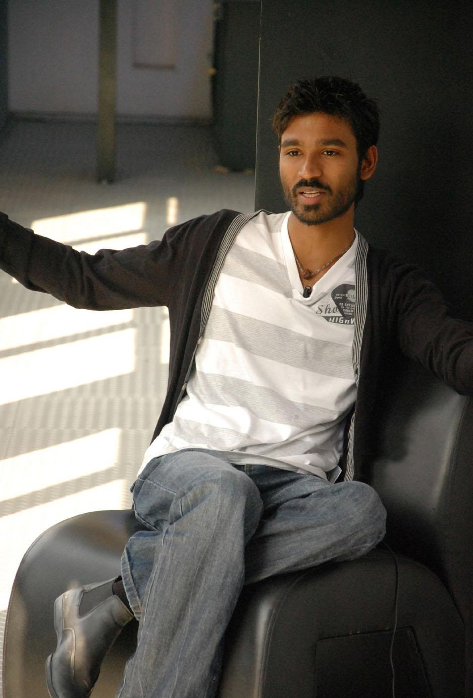Dhanush Photos With Me - HD Wallpaper 