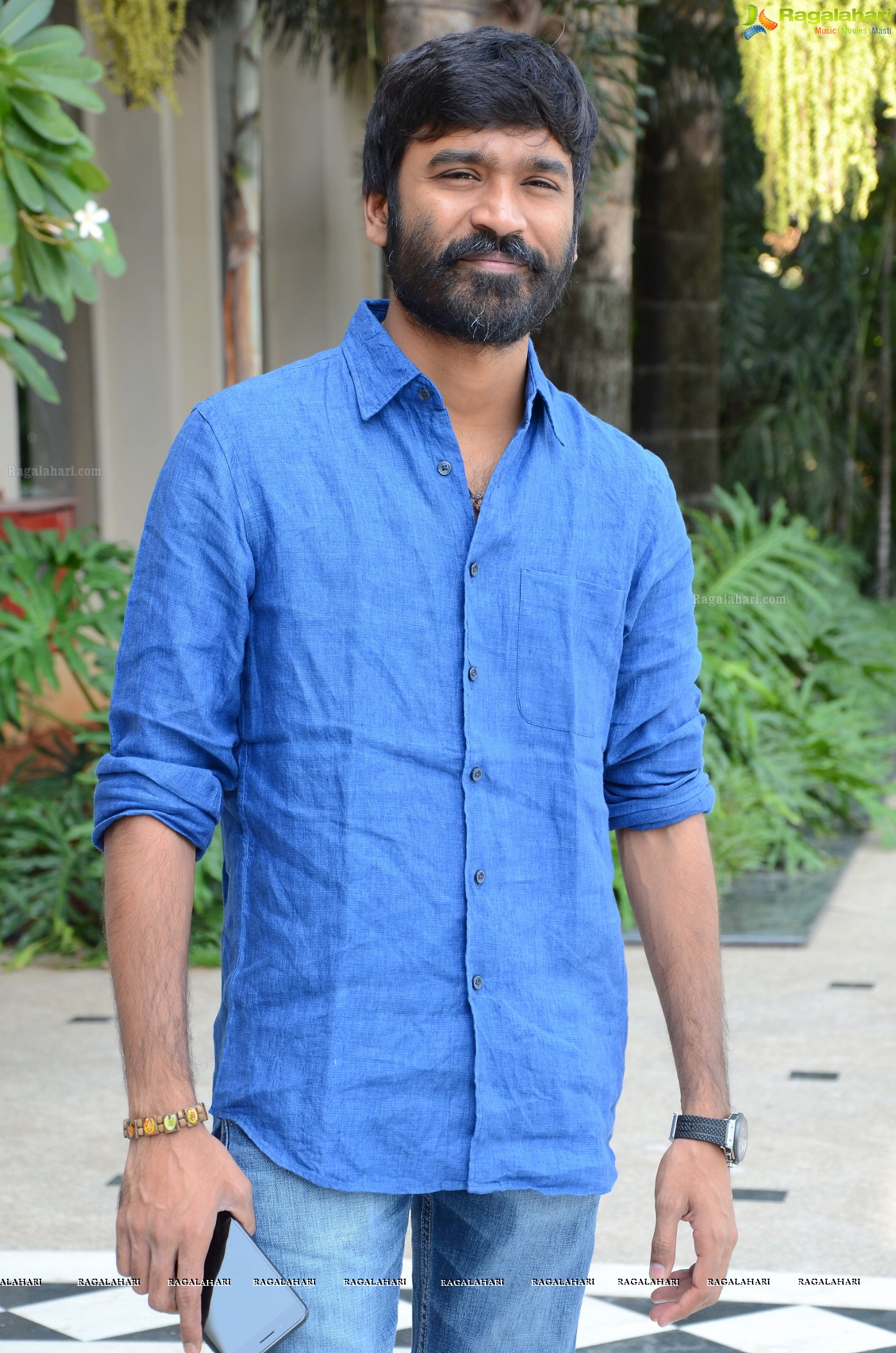 Vip2 Interview Dhanush Stills - HD Wallpaper 