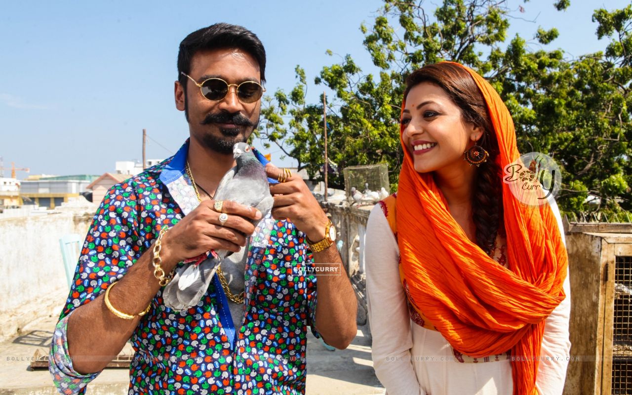 Dhanush And Kajal Aggarwal Size - Kajal Aggarwal And Dhanush - HD Wallpaper 