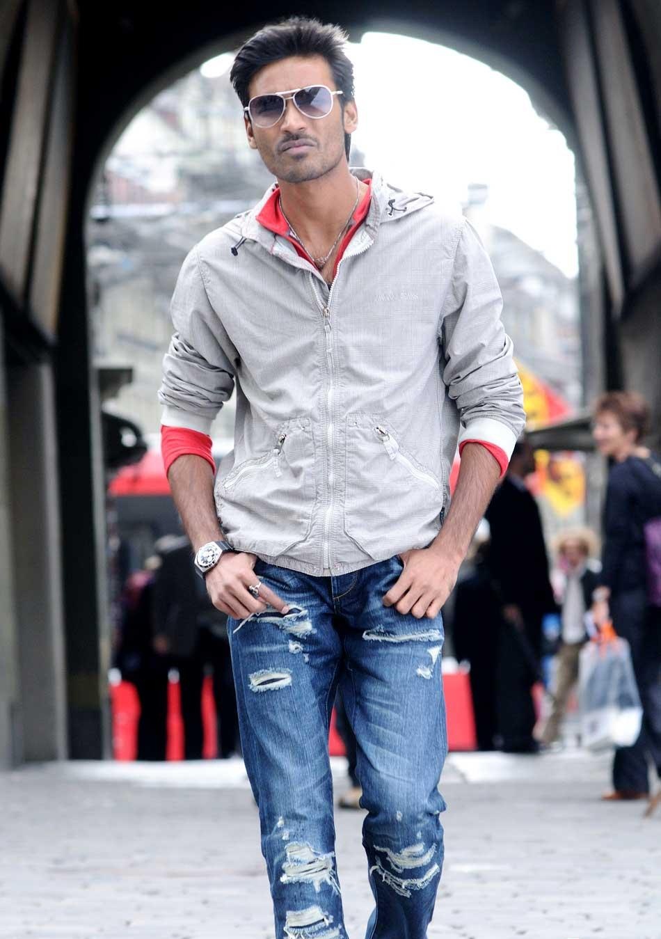 Dhanush In Uthama Puthiran - HD Wallpaper 