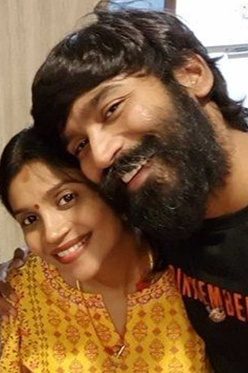 Dhanush With His Sister - Tamil Dhanush - HD Wallpaper 