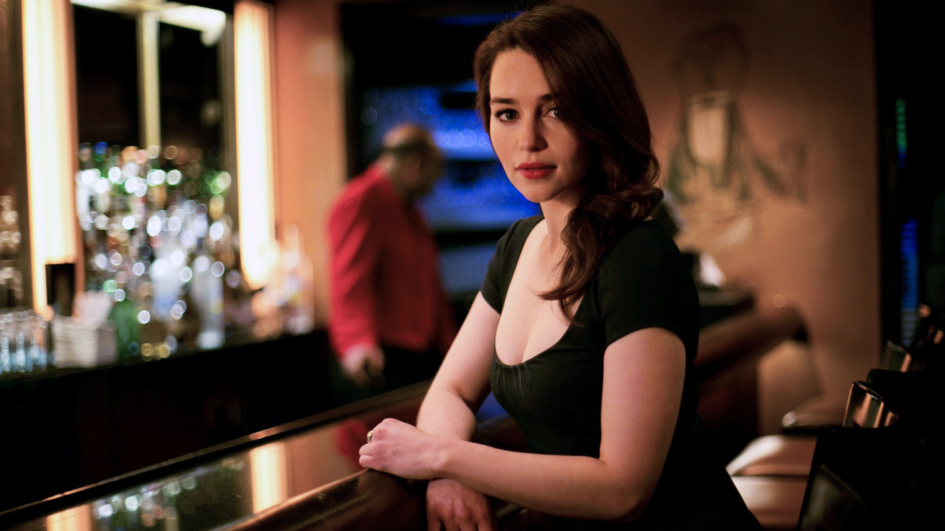 Emilia Clarke Long Hair - HD Wallpaper 