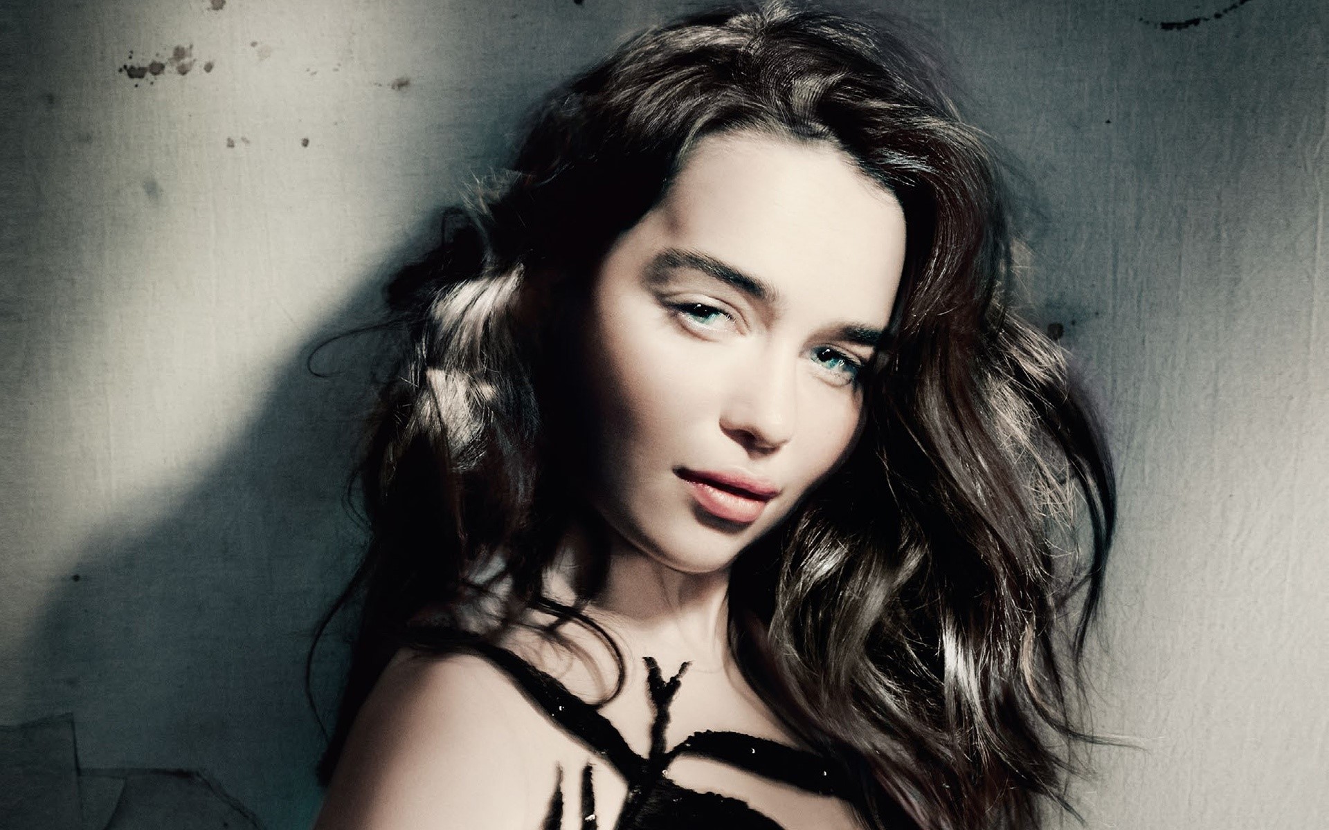 Emilia Clarke Gq Photoshoot 2015 - HD Wallpaper 