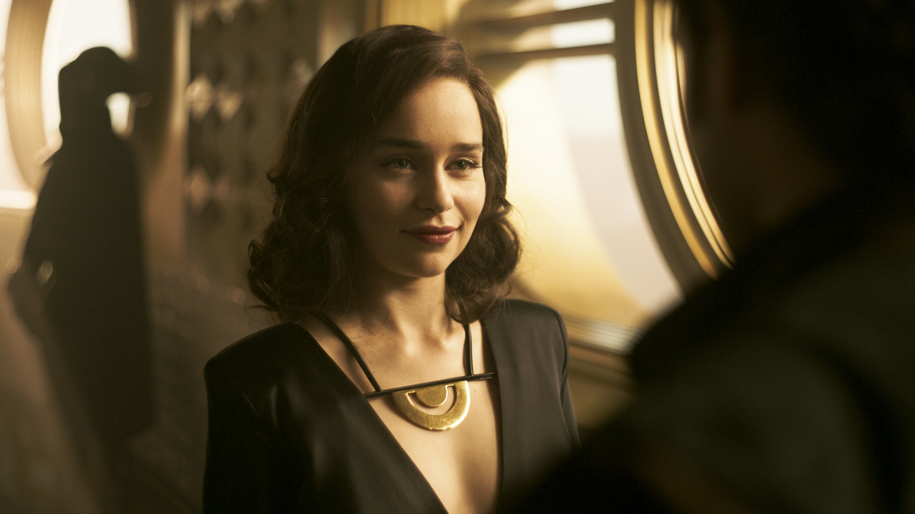 Emilia Clarke Solo Star Wars - HD Wallpaper 
