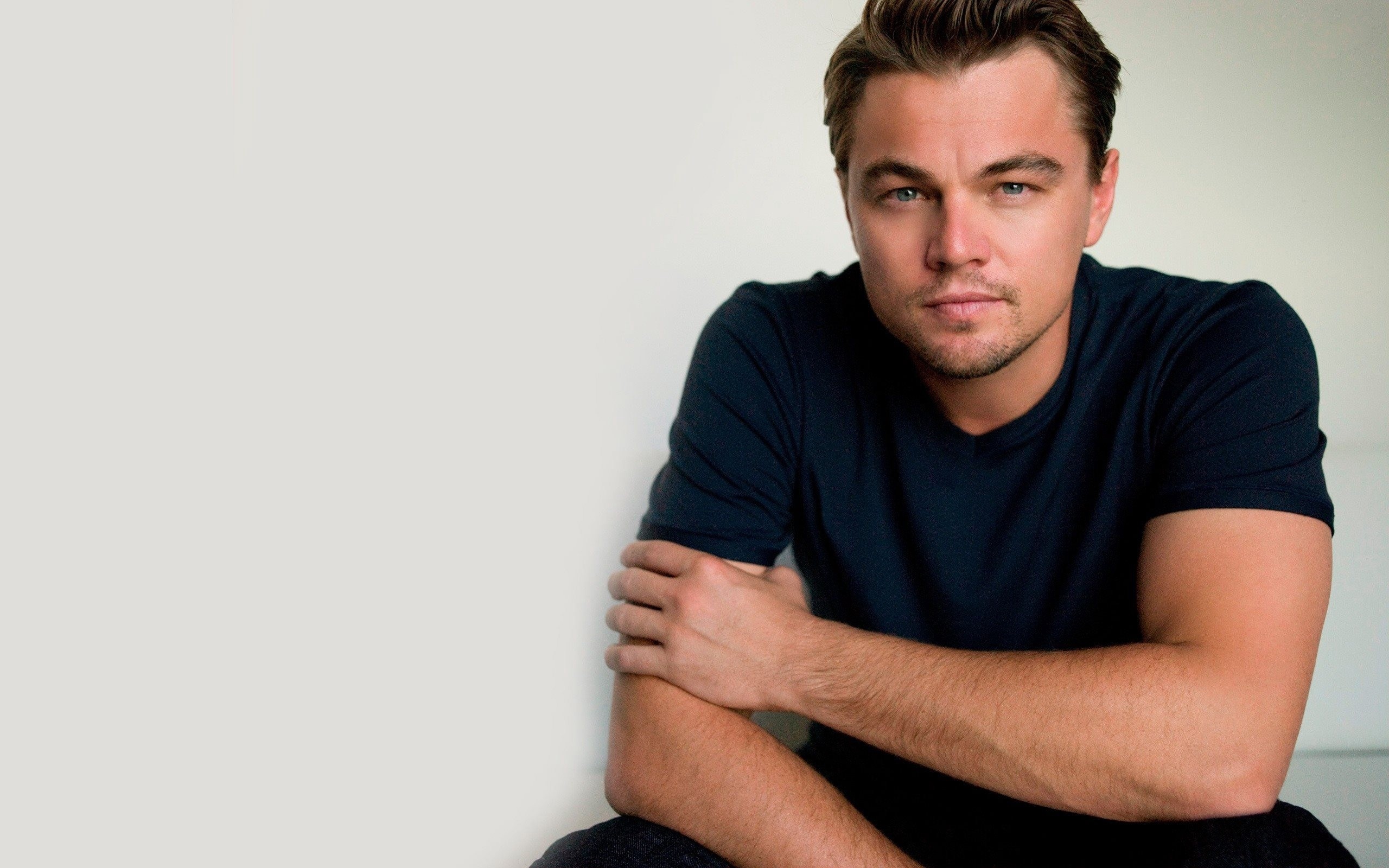 Black T Shirt Dicaprio - HD Wallpaper 