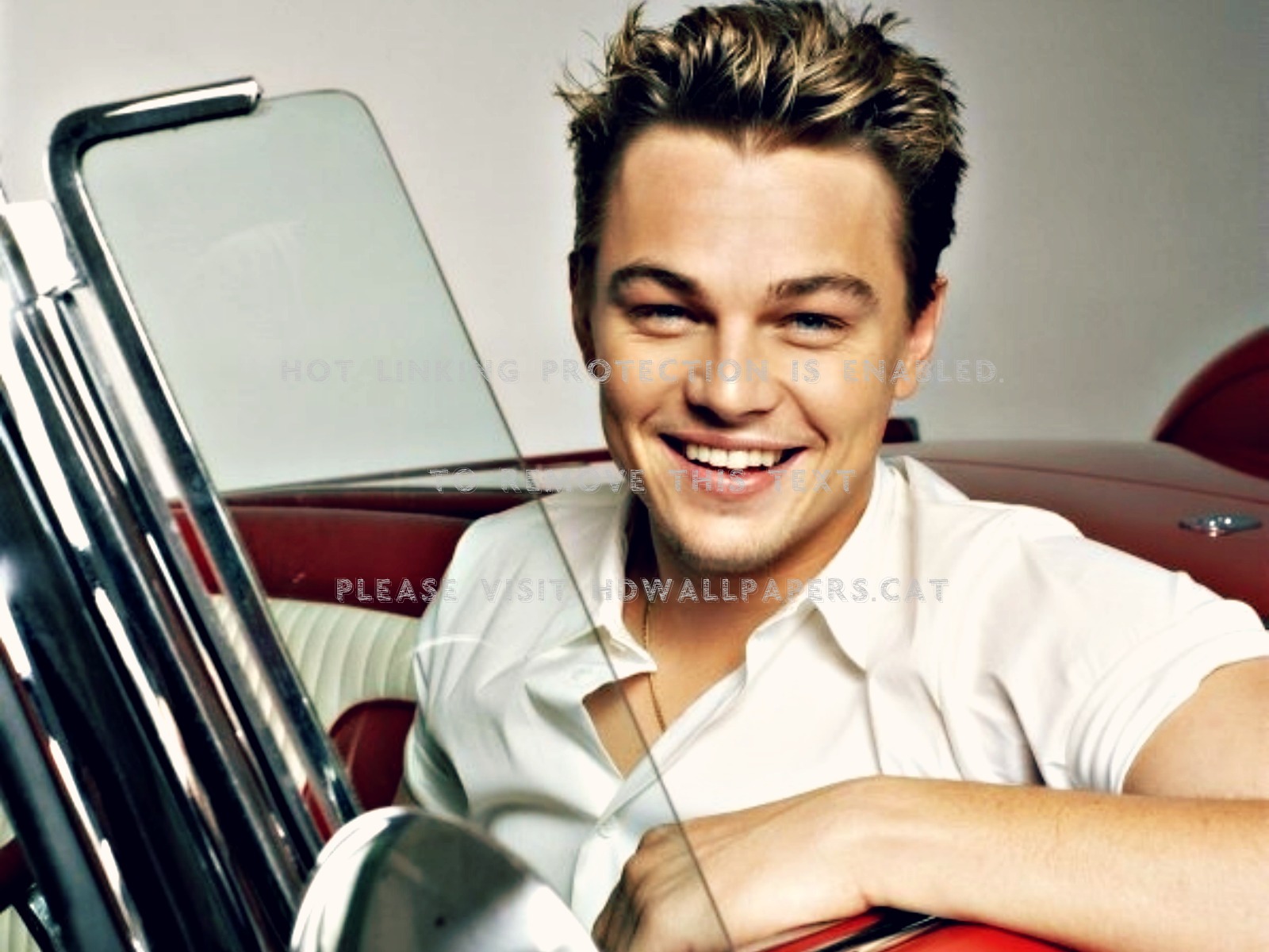 Leonardo Dicaprio White Young Car Man Smile - Chris Pine Leonardo Dicaprio - HD Wallpaper 