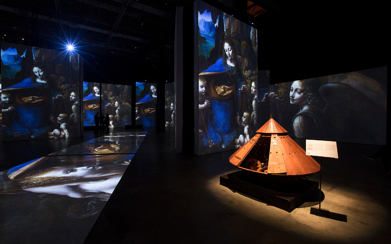 Da Vinci Paintings Projected At The Mis Experience - Leonardo Da Vinci - HD Wallpaper 