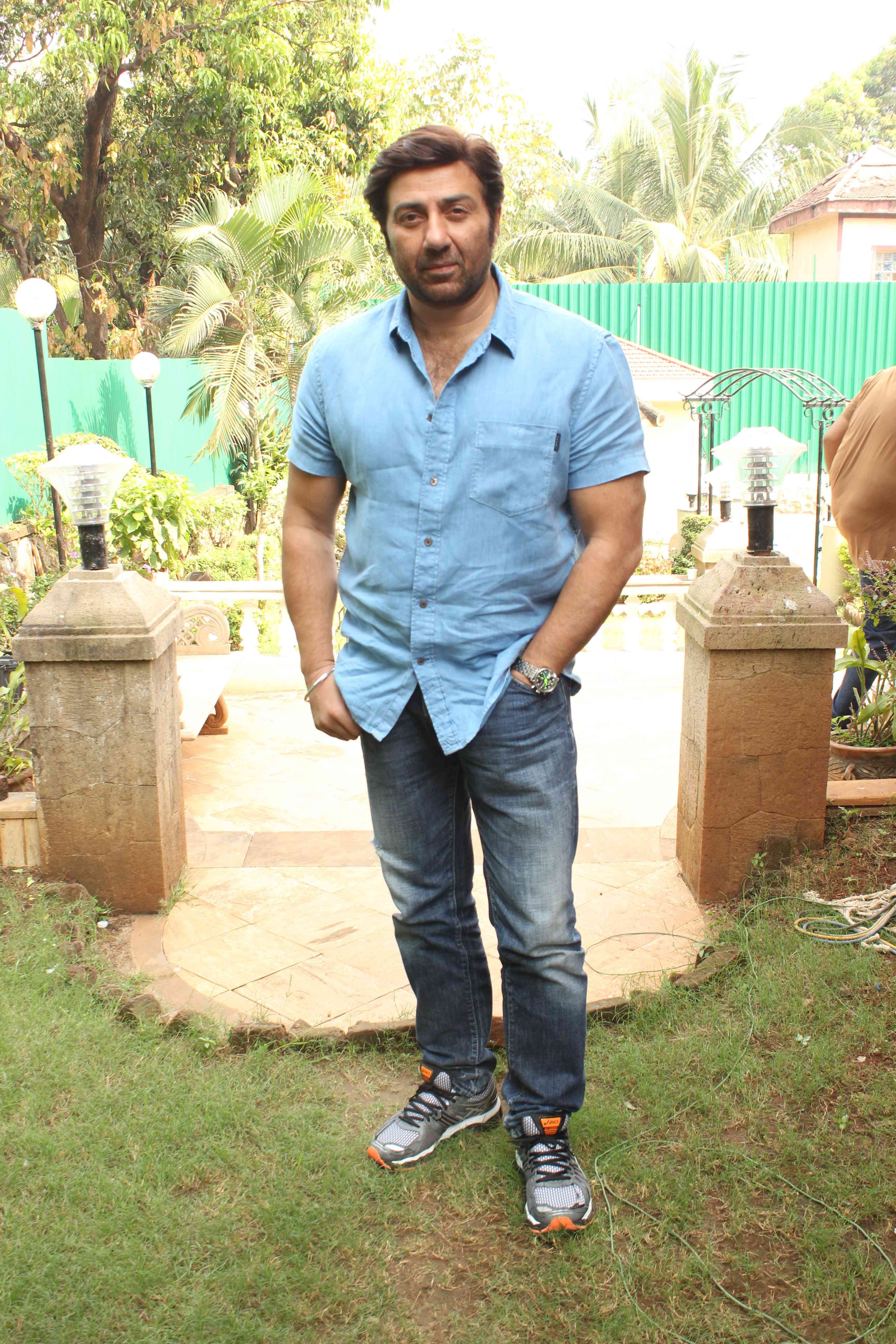 Sunny Deol Body - Sanjay Dutt Sunny Deol - HD Wallpaper 