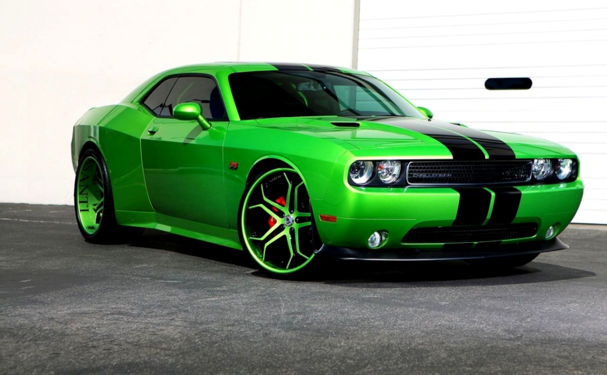 Car Green Cars Dodge Challenger Hellcat Vehicle Wallpapers - Green 2013 Dodge Challenger - HD Wallpaper 