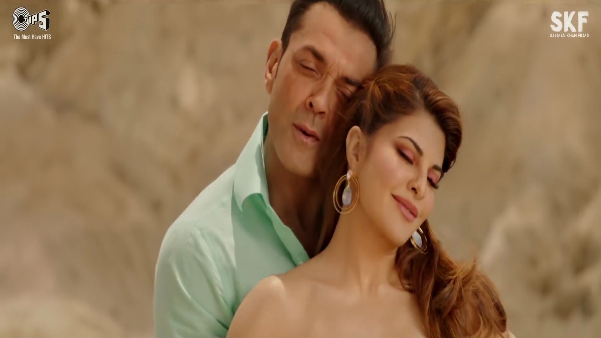 Jacqueline Fernandez Romance With Bobby Deol In Race - Jacqueline Fernandez Bobby Deol - HD Wallpaper 