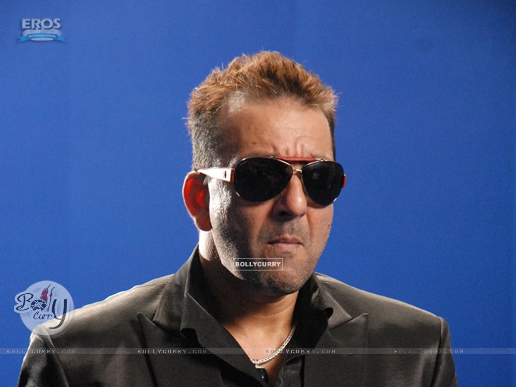 Sanjay Dutt Looking Confused Size - Sanjay Dutt - HD Wallpaper 