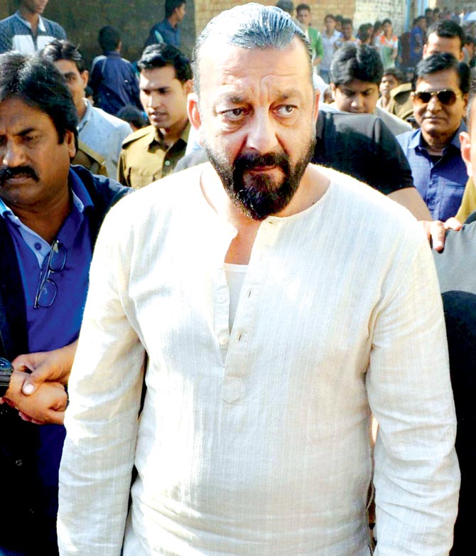Sanjay Dutt Look In Bhoomi - HD Wallpaper 