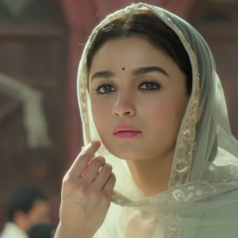 Alia Bhatt - HD Wallpaper 
