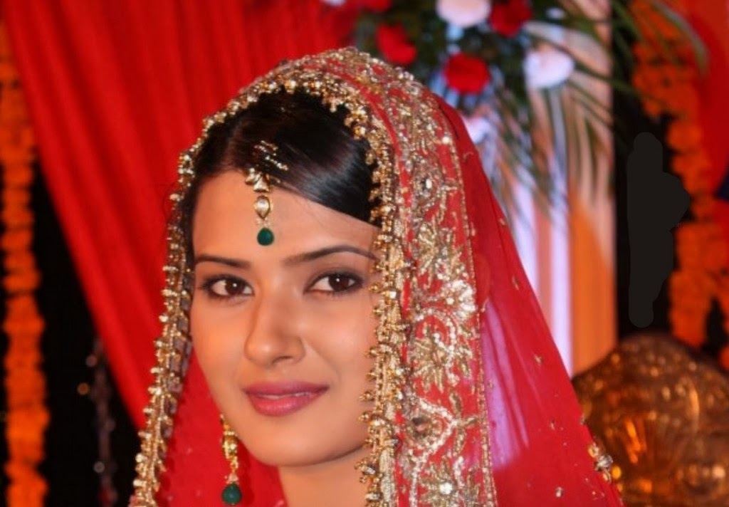 Kratika Sengar Latest Hd Images - Kratika Sengar In Punar Vivah - HD Wallpaper 