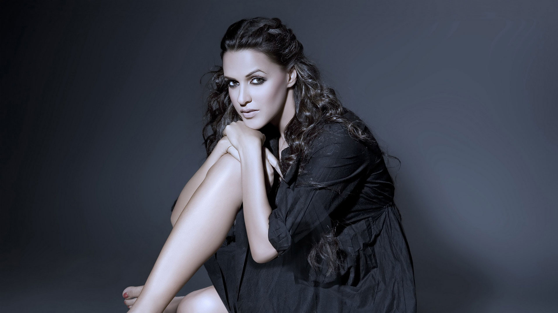 Neha Dhupia Feet - HD Wallpaper 