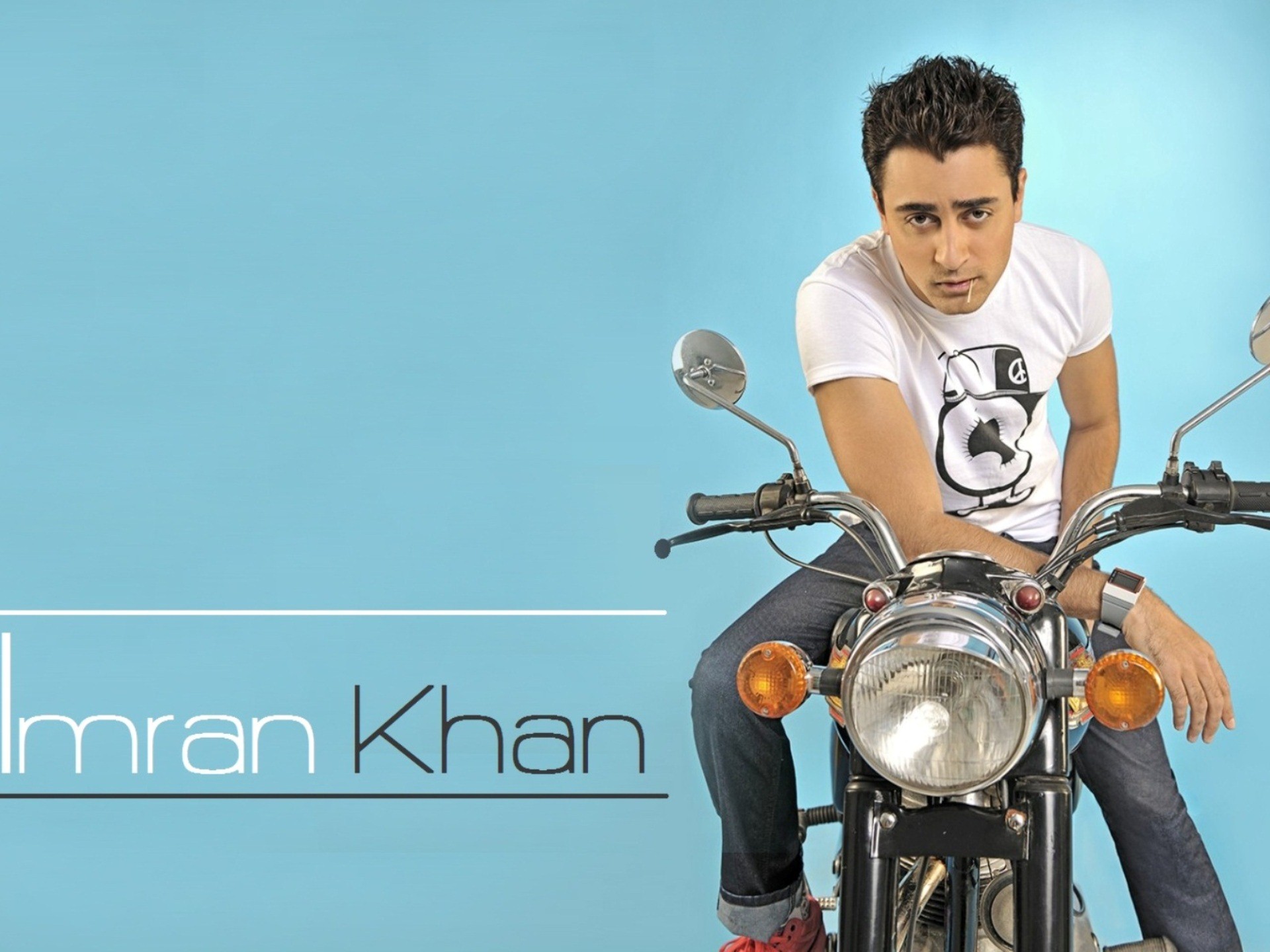 Bollywood Film Actor Imran Khan On Bike Hd Wallpapers - Bollywood Hero On Royal Enfield - HD Wallpaper 