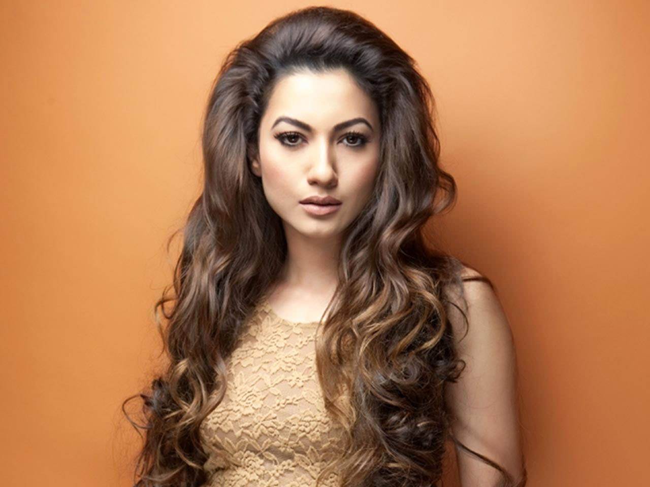 Collection Of Bollywood Actress Hot Wallpaper On Spyder - Gauhar Khan Face Surgery - HD Wallpaper 