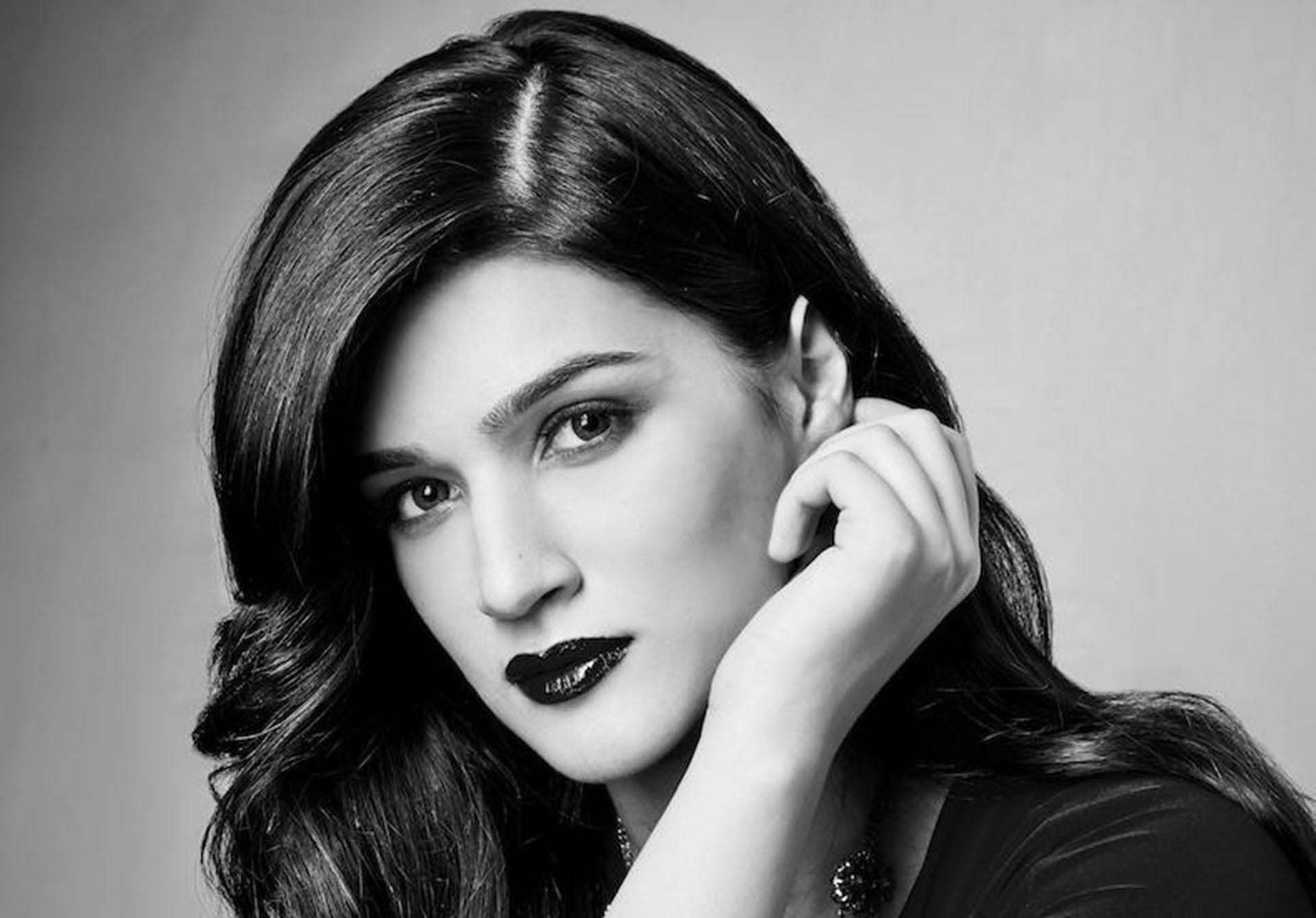 Kriti Sanon Pencil Sketch - HD Wallpaper 