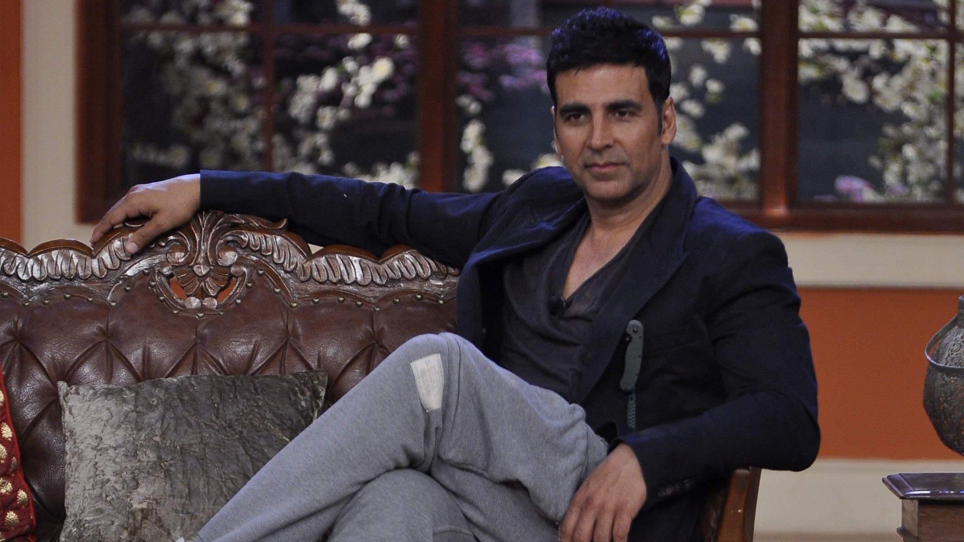 akshay kumar wear shoes brand name