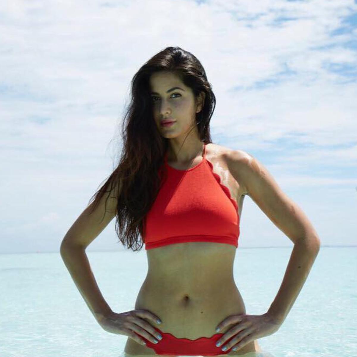 Hot Pictures Of Katrina Kaif - Katrina Kaif In Red Bikini - HD Wallpaper 