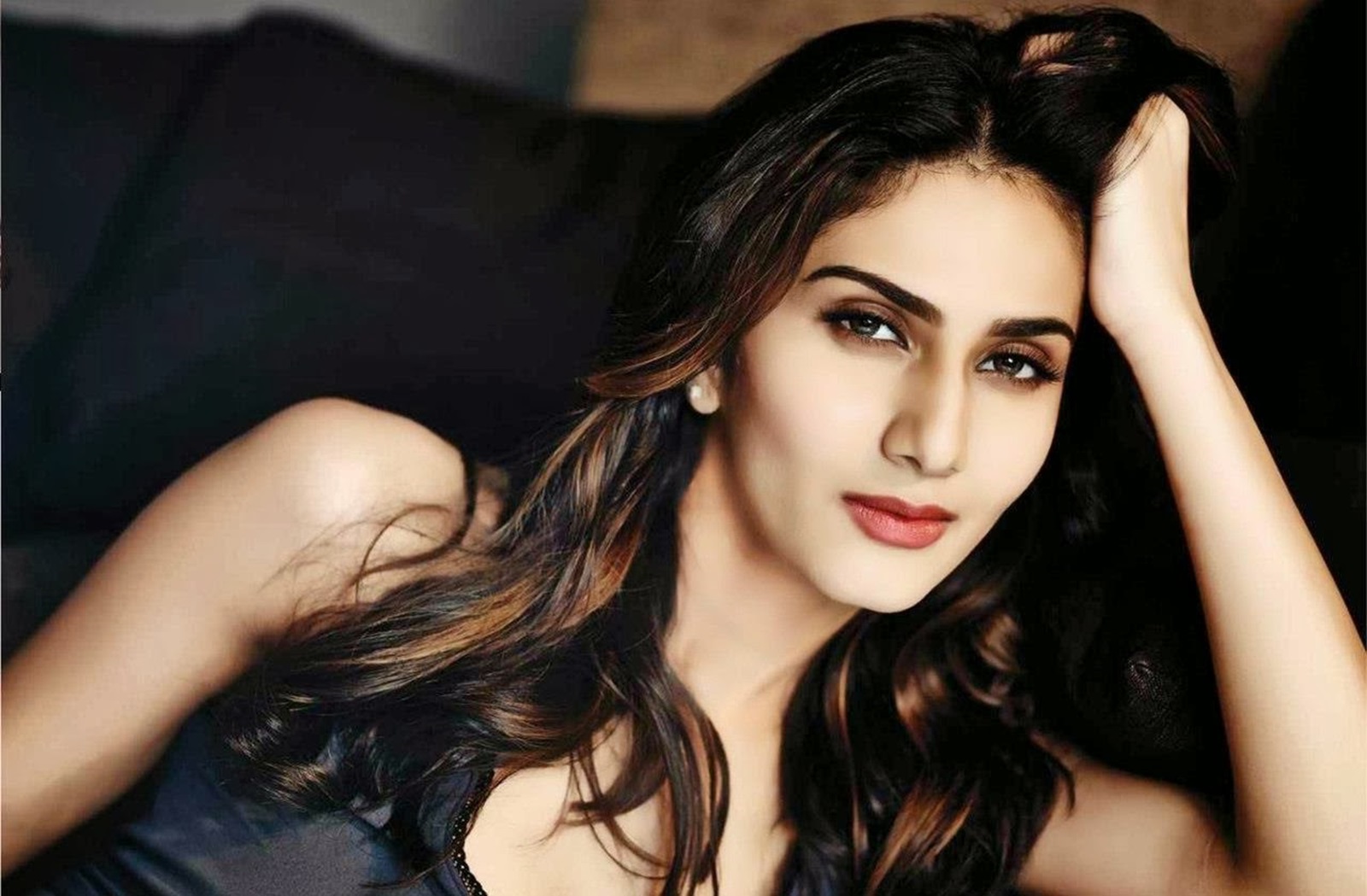 Bollywood Heroines Actresses Hd Wallpapers Free Download - Vaani Kapoor In Hd - HD Wallpaper 