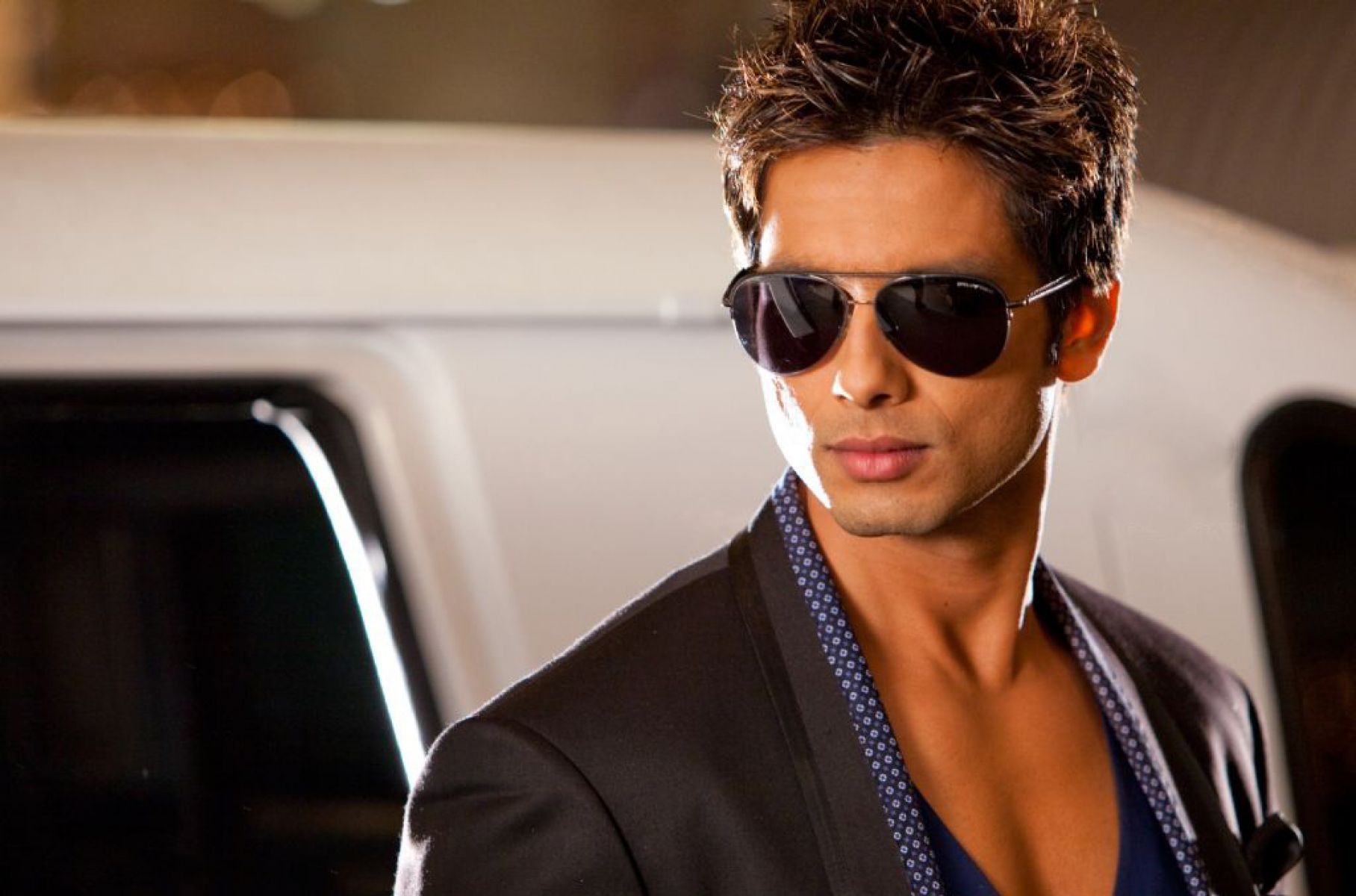 Download Latest Bollywood Movie Wallpaper For Your - Shahid Kapoor Badmash Company - HD Wallpaper 