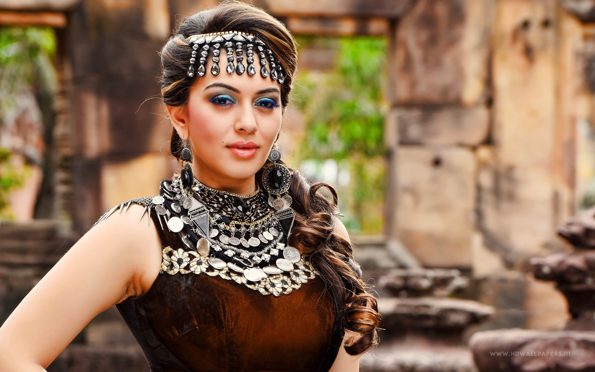 Hansika Stills In Puli - HD Wallpaper 