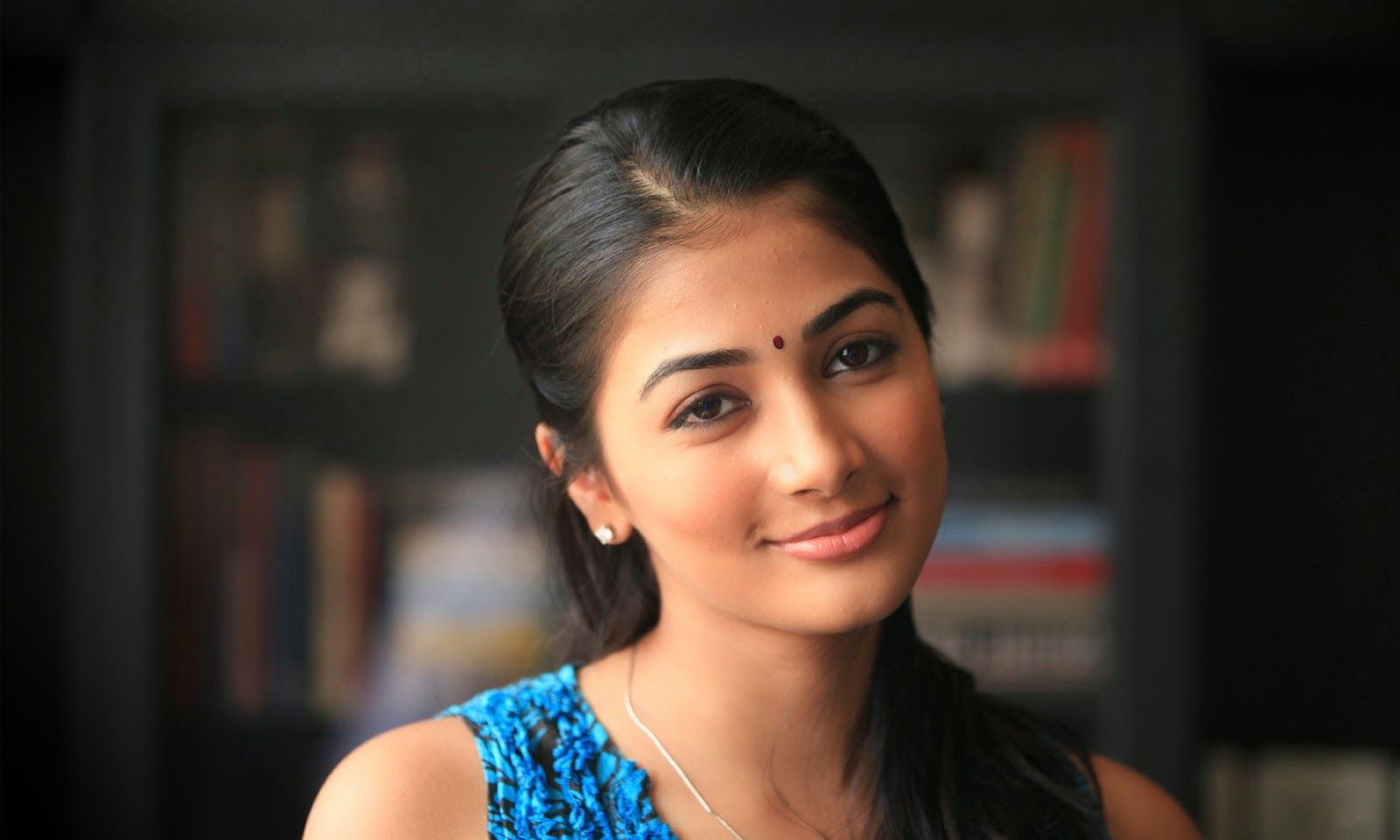 Pooja Hegde In Okalailakosam - HD Wallpaper 