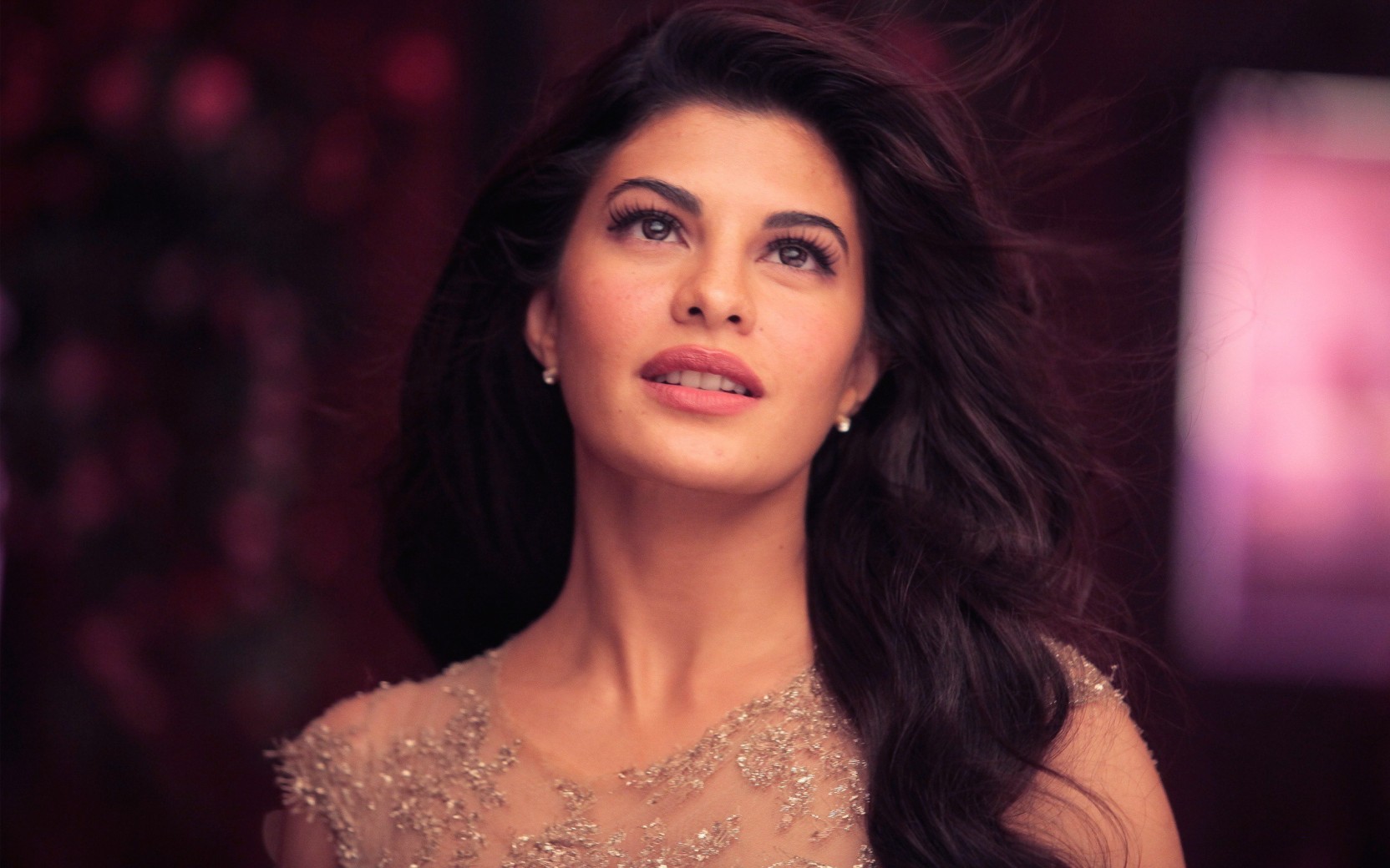 Cute Hd Jacqueline Fernandez - HD Wallpaper 