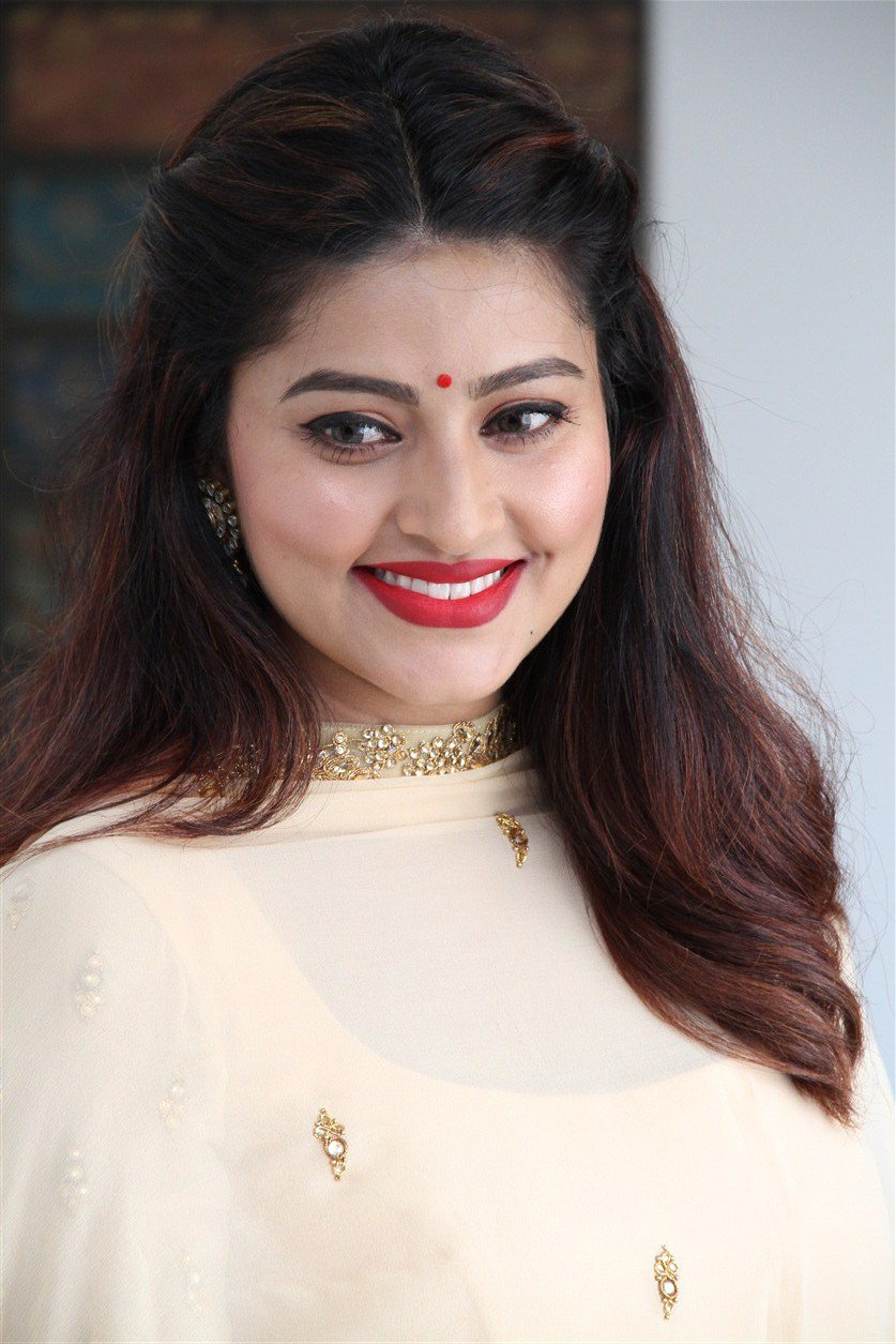 Sneha At The Inauguration Of Abc Clinic - HD Wallpaper 