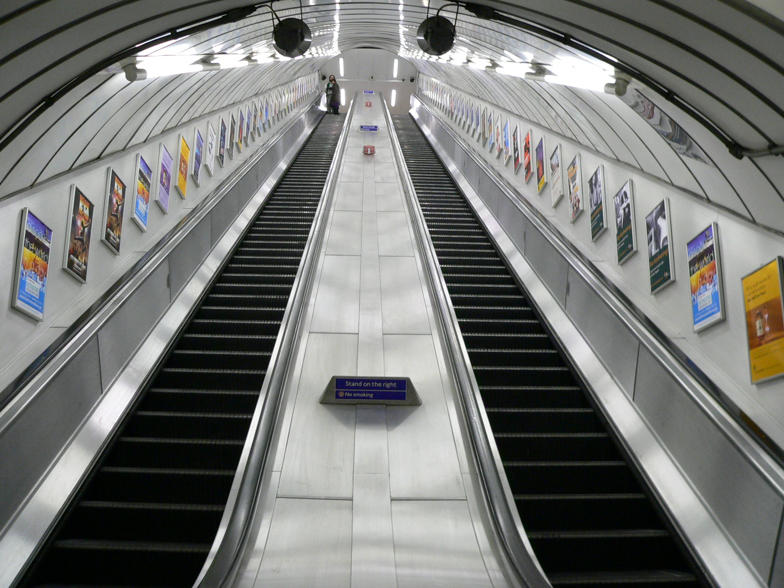Will Chennai Get Escalators Like This - Эскалаторы Метро Лондон - HD Wallpaper 