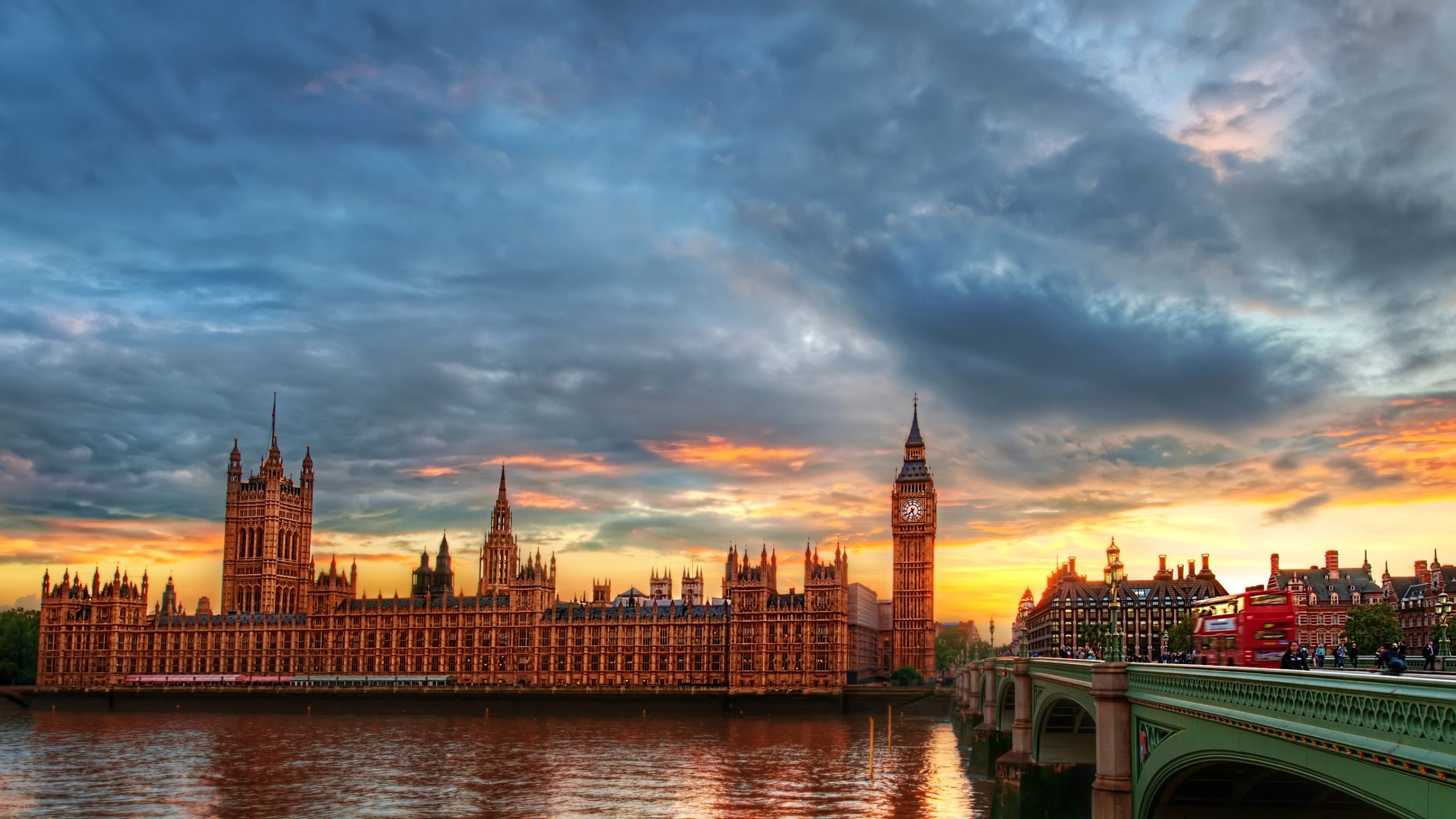 Approaching London Widescreen Wallpaper 
 Data-src - HD Wallpaper 