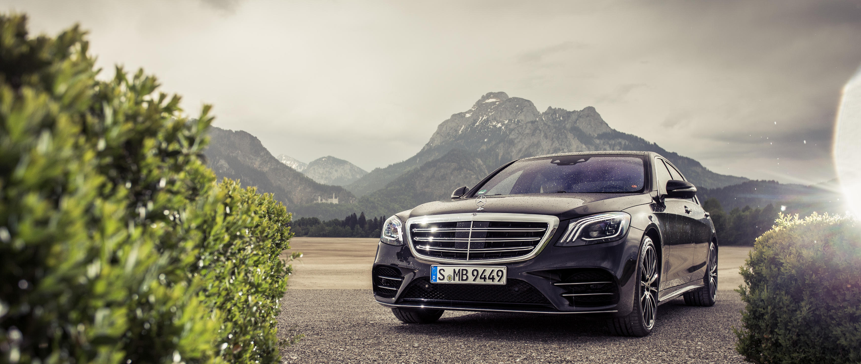 The Mercedes-benz S 350 D 4matic In Black At The Festspielhaus - S Class Wallpaper Benz - HD Wallpaper 