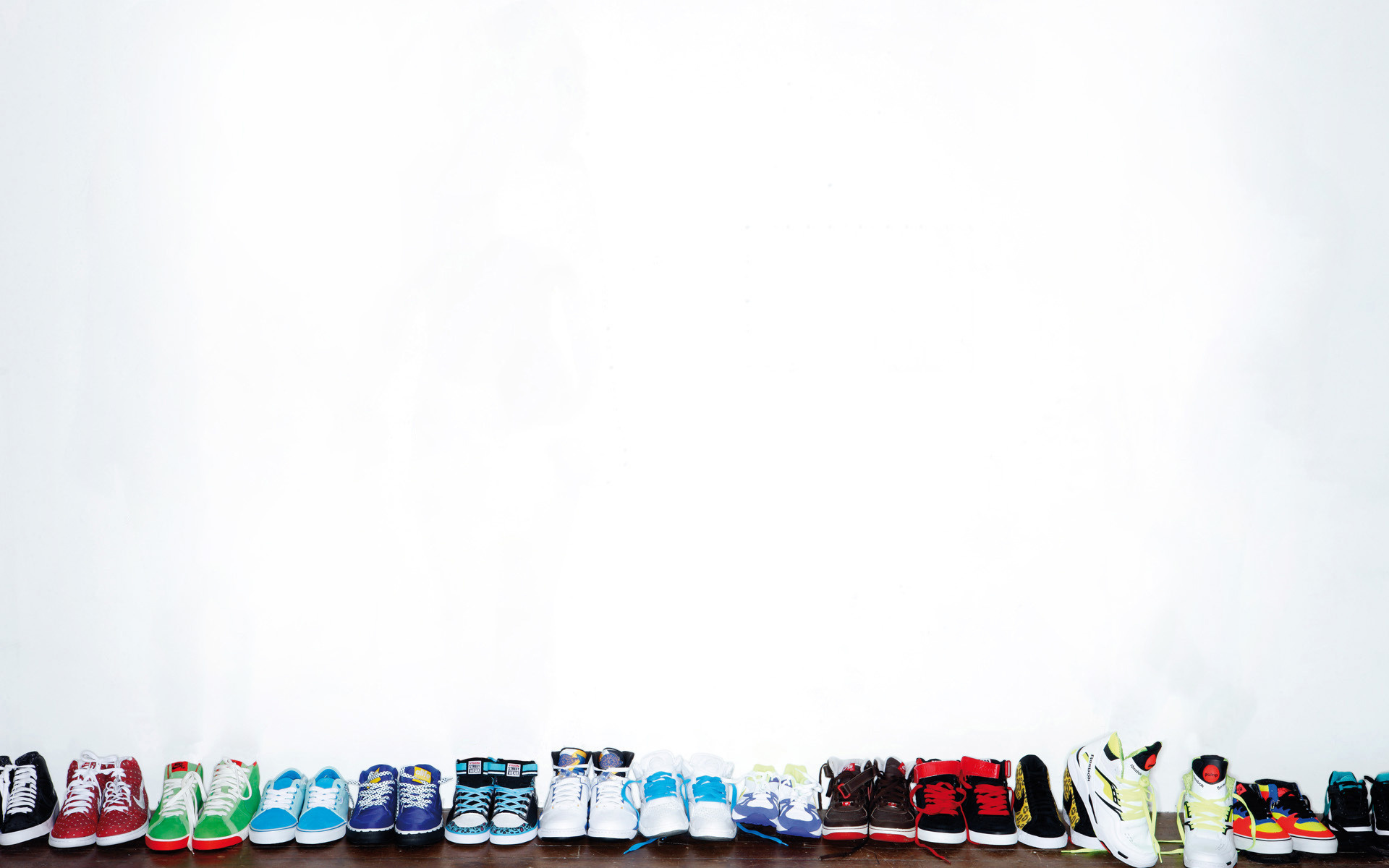 Background Wallpaper Shoes - HD Wallpaper 