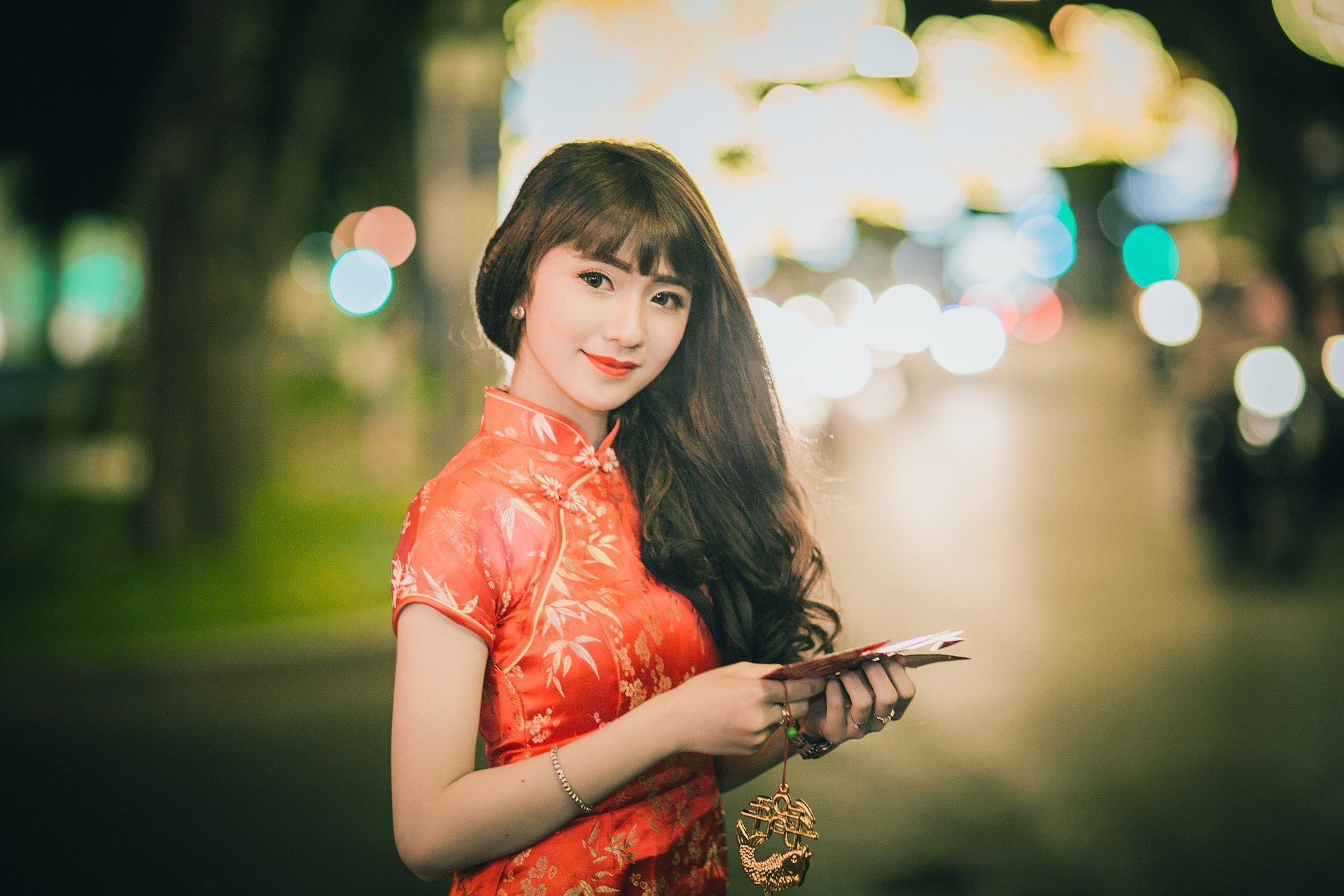 Beautiful Asian Girl Wallpaper 1920x1280p - White Girl In Qipao - HD Wallpaper 