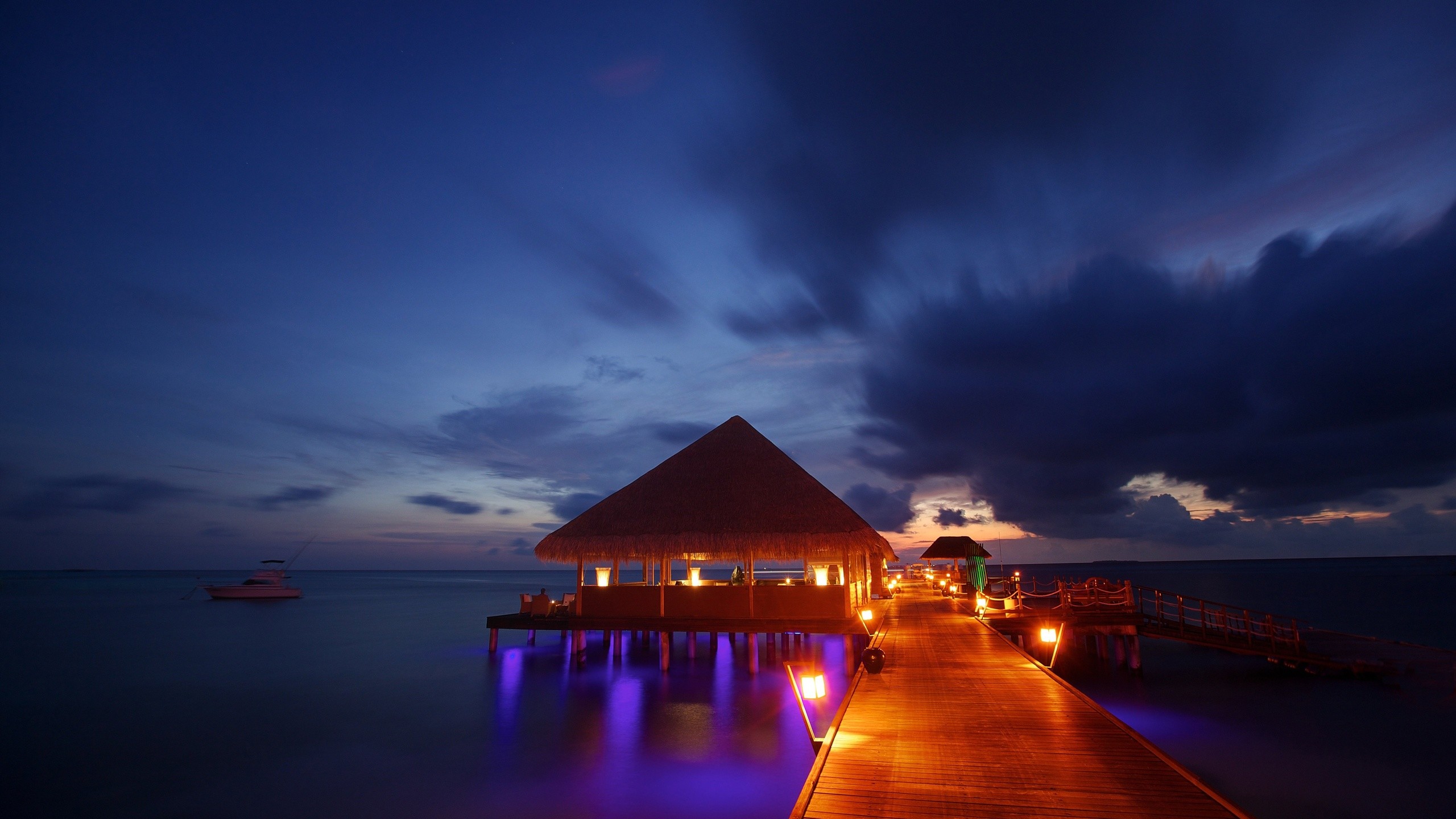 Night Lights Maldives Tropical Beach Bungalow Ocean - Night Beach Wallpaper 4k - HD Wallpaper 