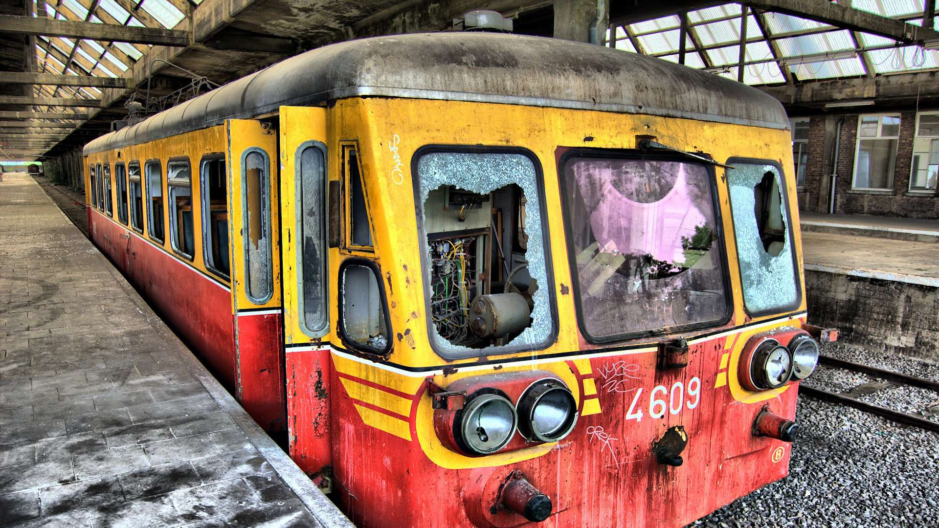 Abandoned Subway Train Hd Wallpaper - Detroit Train Station Logo - HD Wallpaper 