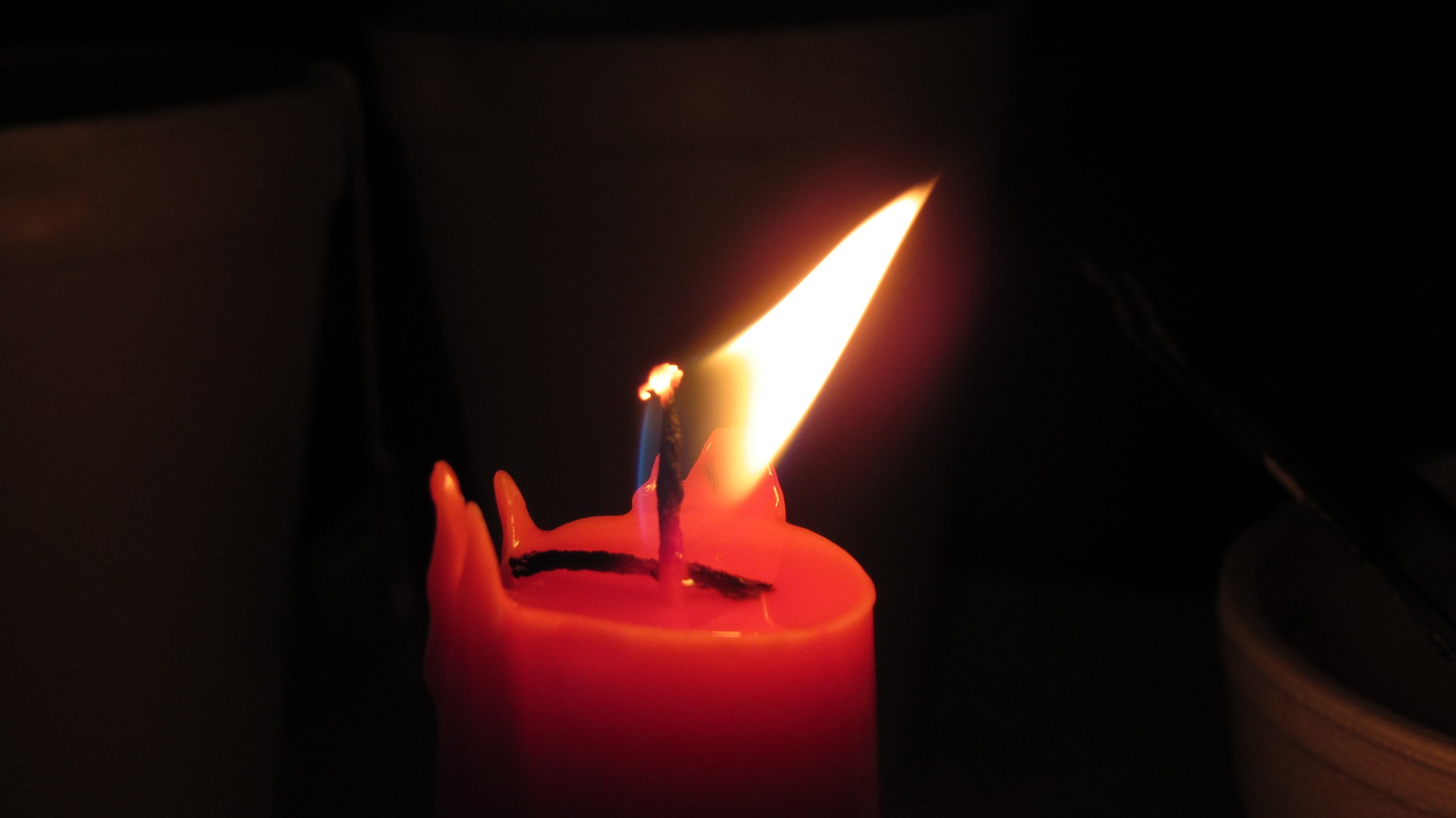 Candle Flame Glowing Wallpaper - Hd Wallpaper Candle Red - HD Wallpaper 