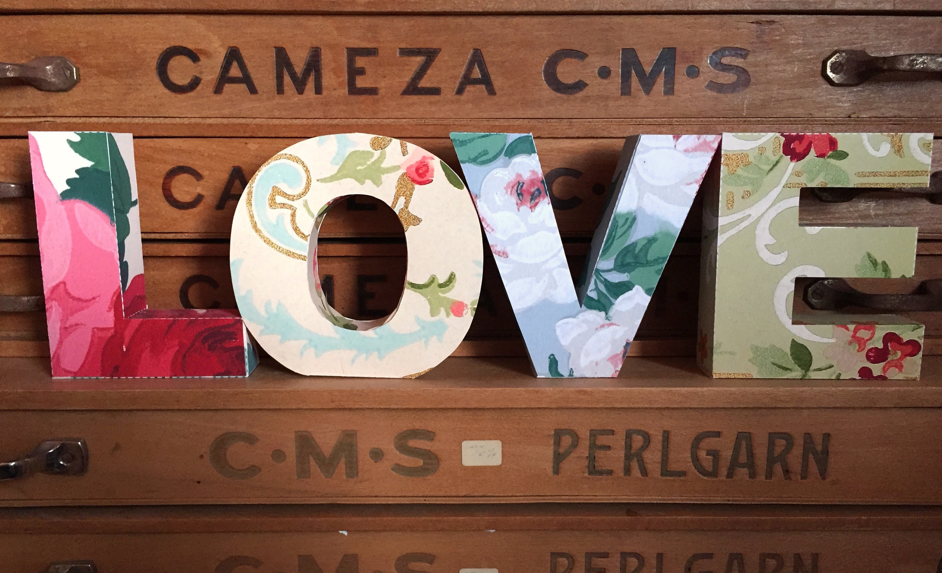 3d Love Wallpaper Letters - HD Wallpaper 