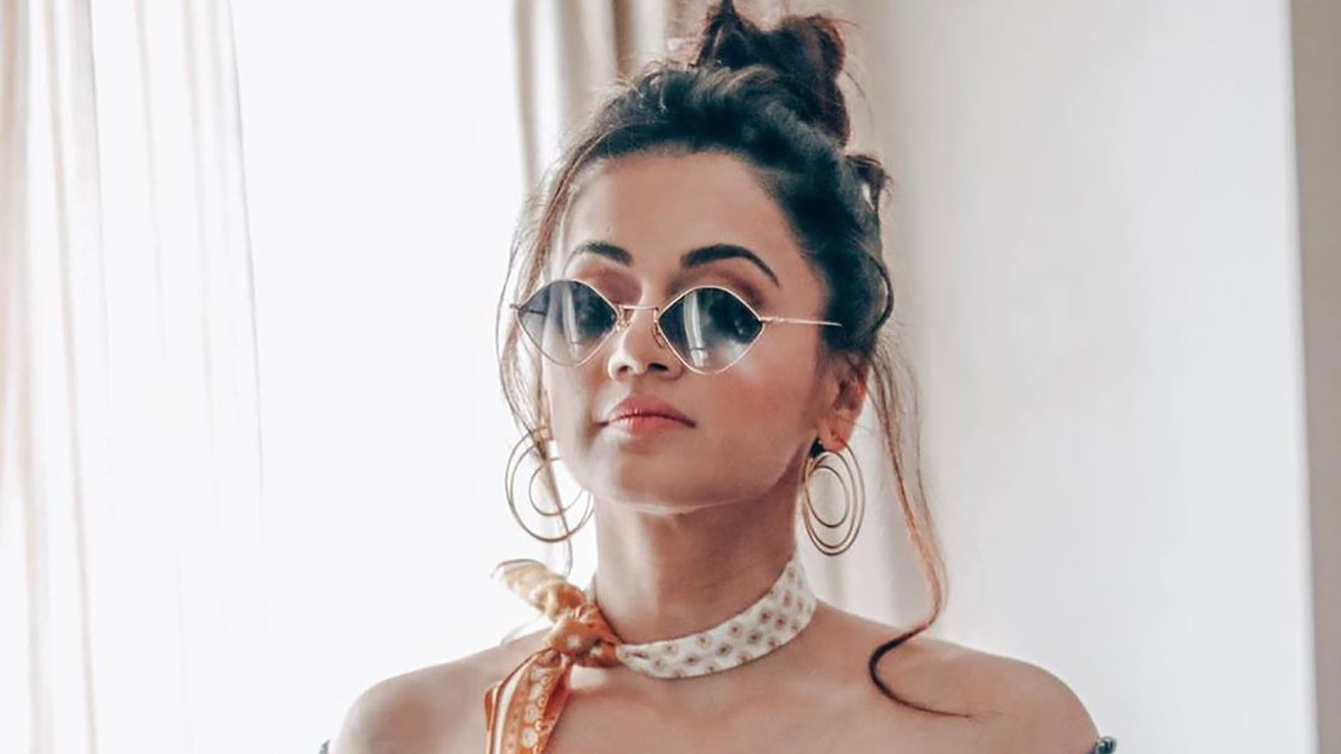 Actress Taapsee Pannu Best Wallpaper - Taapsee Pannu Latest Photoshoot - HD Wallpaper 