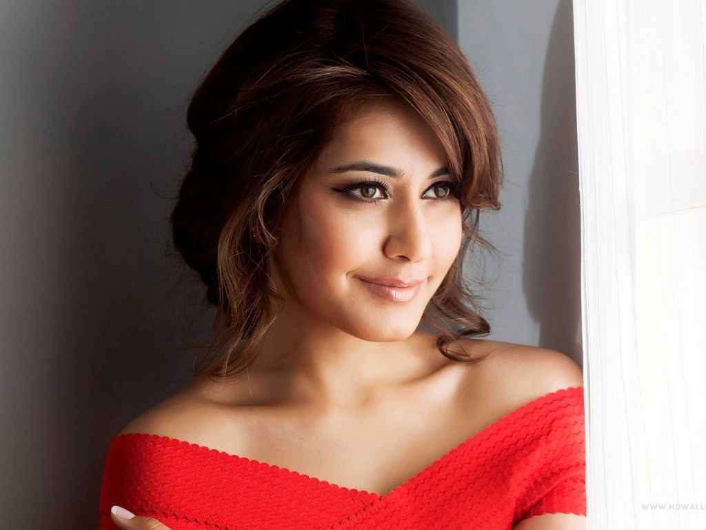 Rashi Khanna Tollywood Actress Wallpaper - Rashi Khanna - HD Wallpaper 