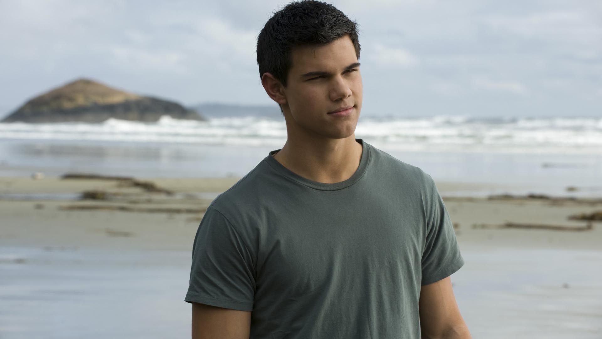 Taylor Lautner In A Sea Beach - Taylor Lautner New Moon - HD Wallpaper 