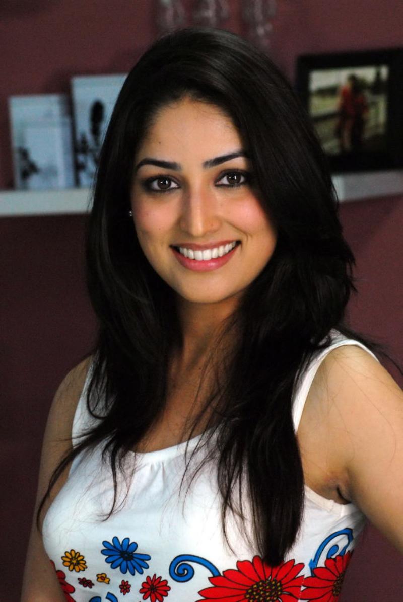 Yami Gautam - HD Wallpaper 