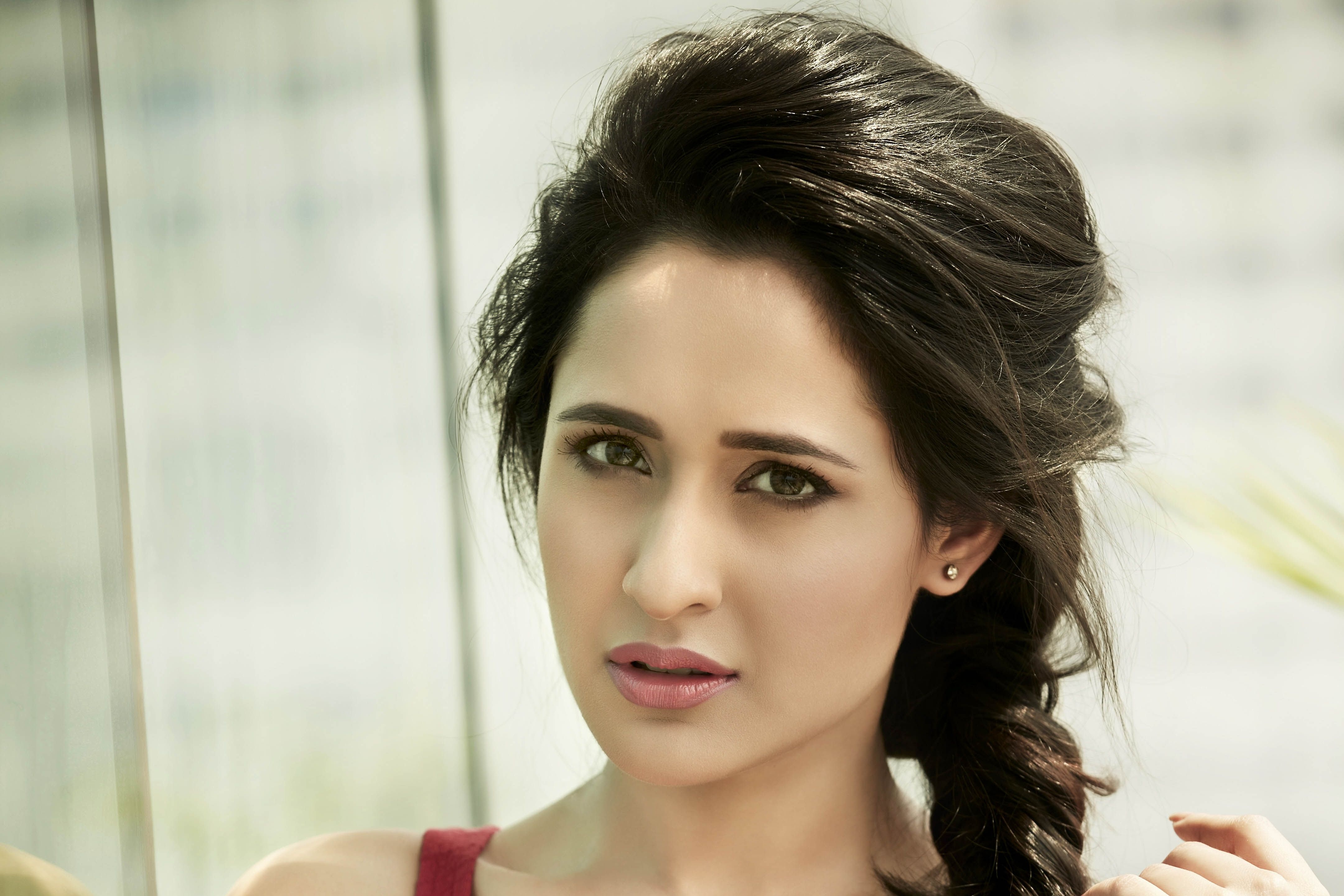 Pragya Jaiswal Actress - HD Wallpaper 