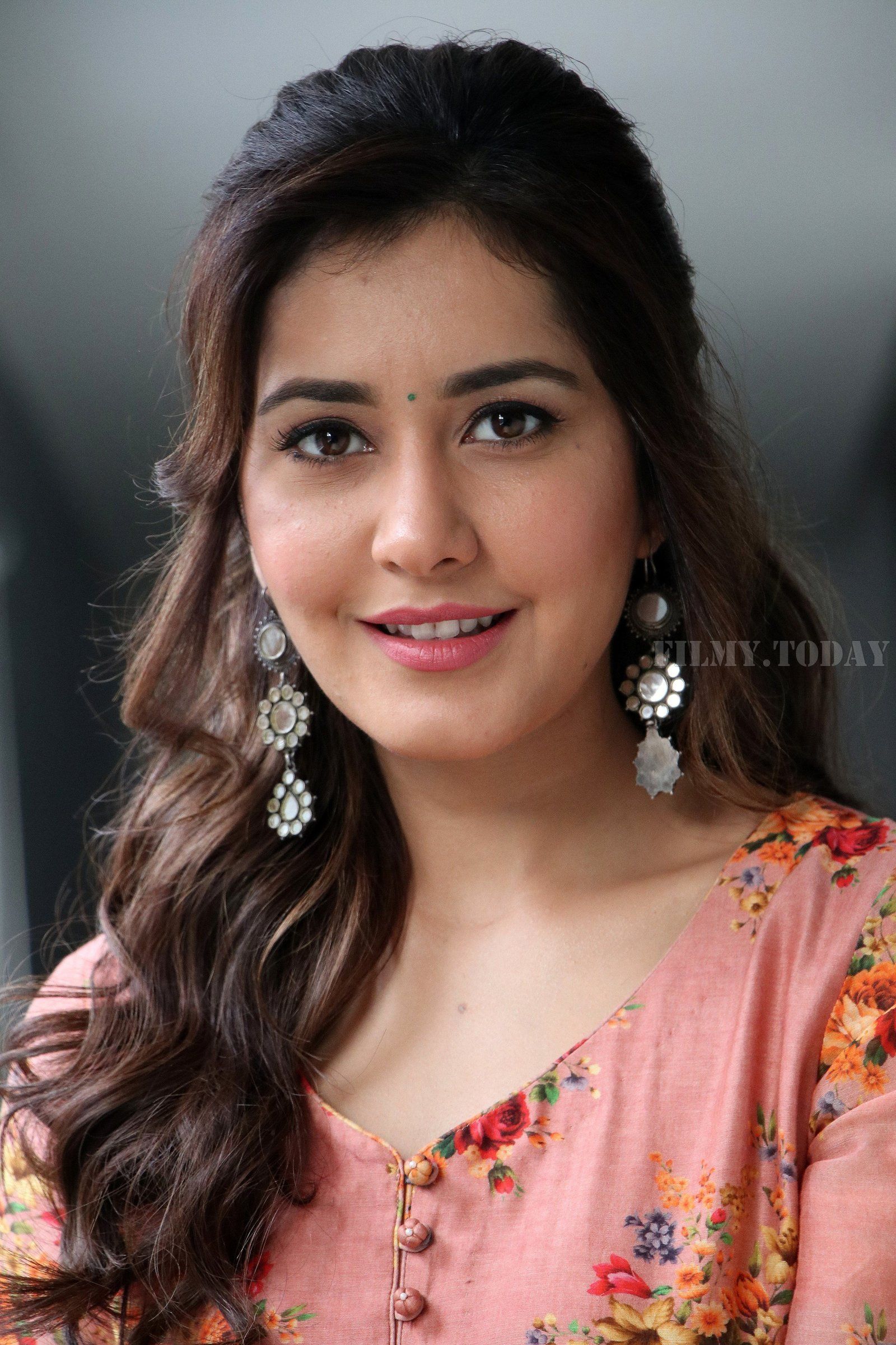 Raashi Khanna Lips - HD Wallpaper 