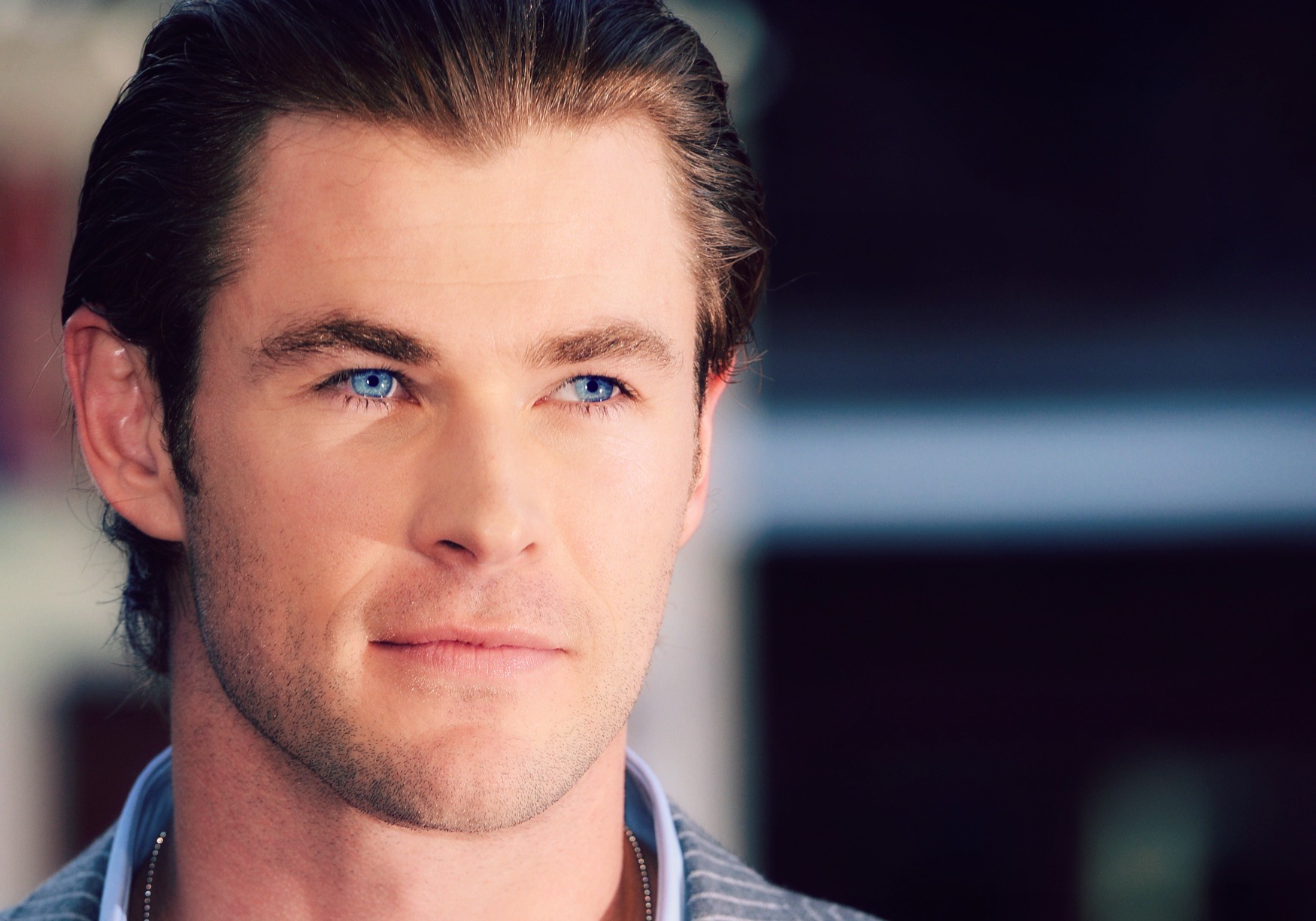 Does Chris Hemsworth Have Two Different Colored Eyes - HD Wallpaper 