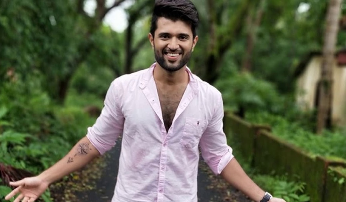 Vijay Devarakonda Hd Photos - South Indian New Heros - HD Wallpaper 