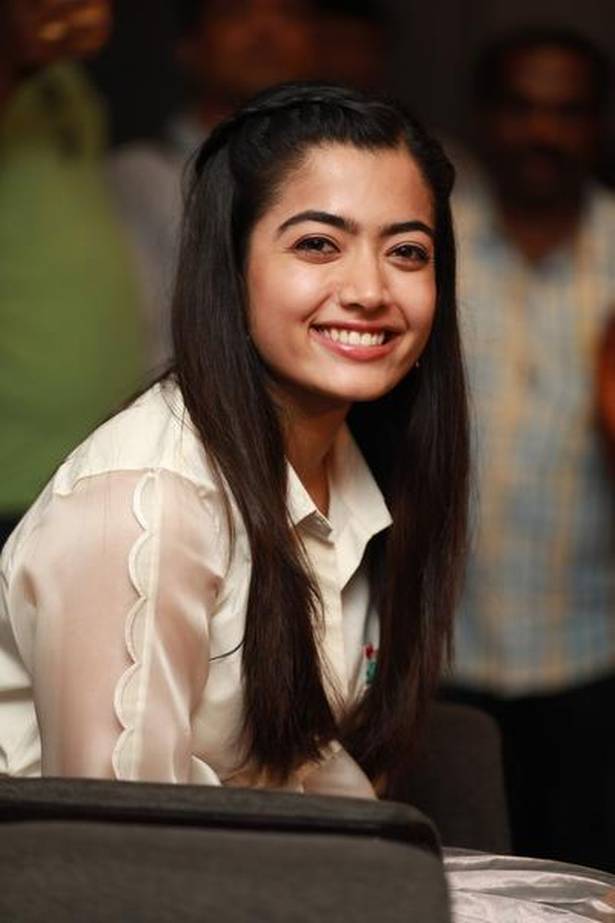 Dear Comrade Actress Name - HD Wallpaper 